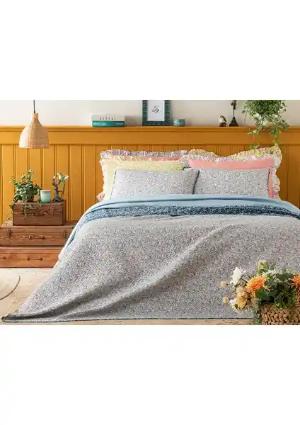 English Home Floral Heaven ve Madame Coco Stephane Tek Kişilik Yatak Örtüsü Karşılaştırması