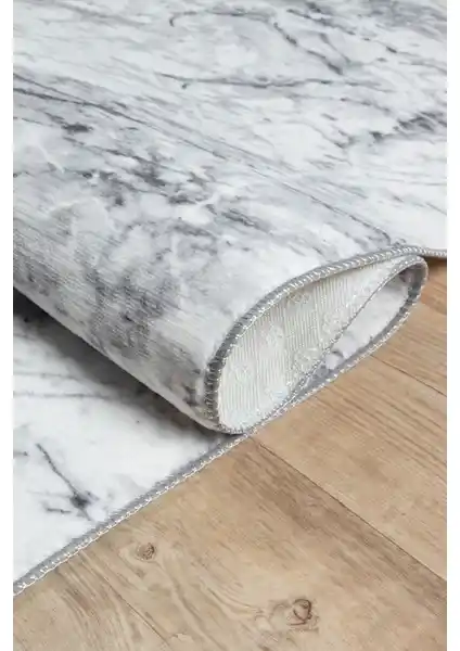 Valery Home ve West Home Kaymaz Tabanlı Yıkanabilir Halı Modellerinin Karşılaştırması