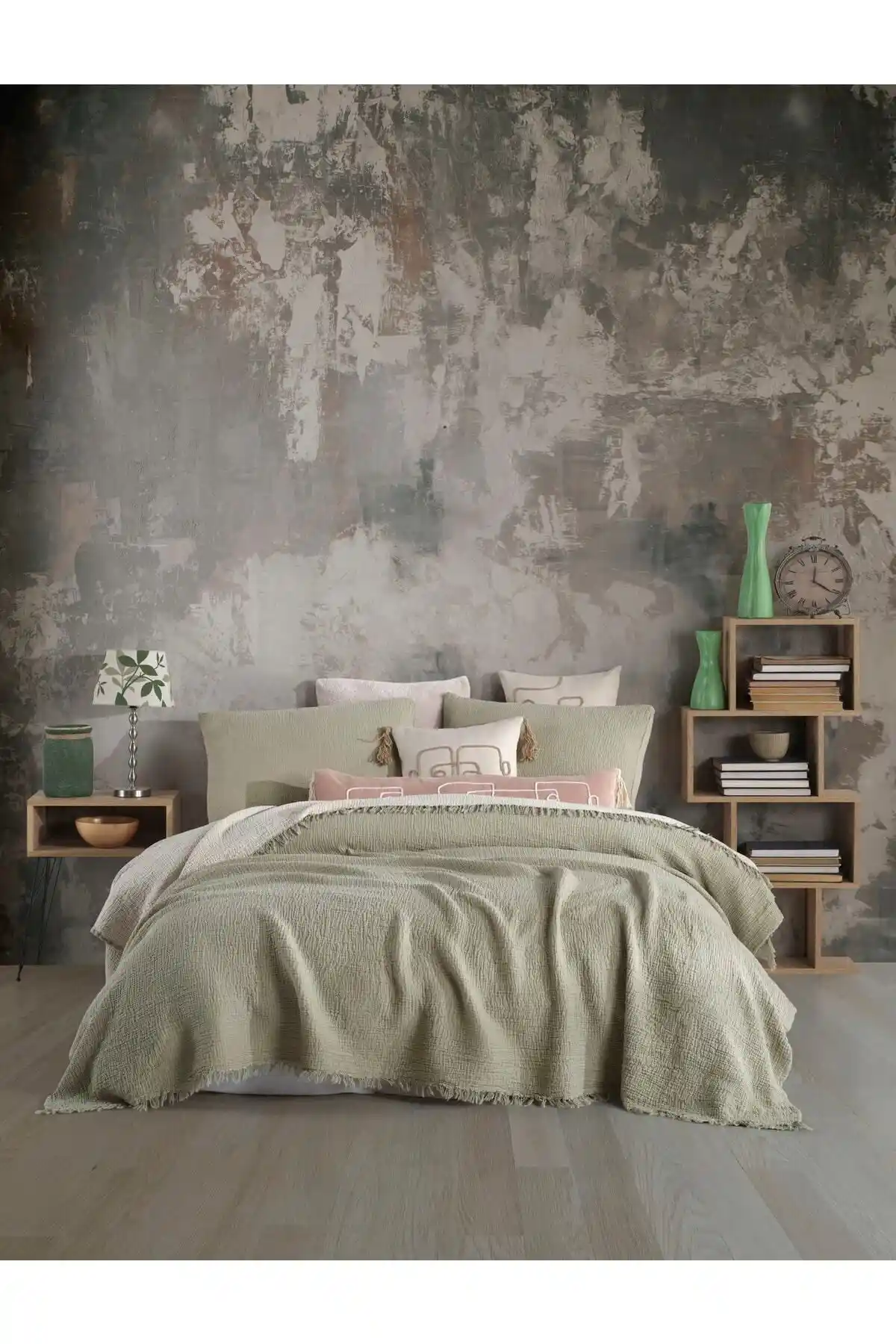 Adaçayı Yeşili 4 Katlı Müslin Yatak Örtüsü: Doğal ve Şık Yatak Koruma Çözümü