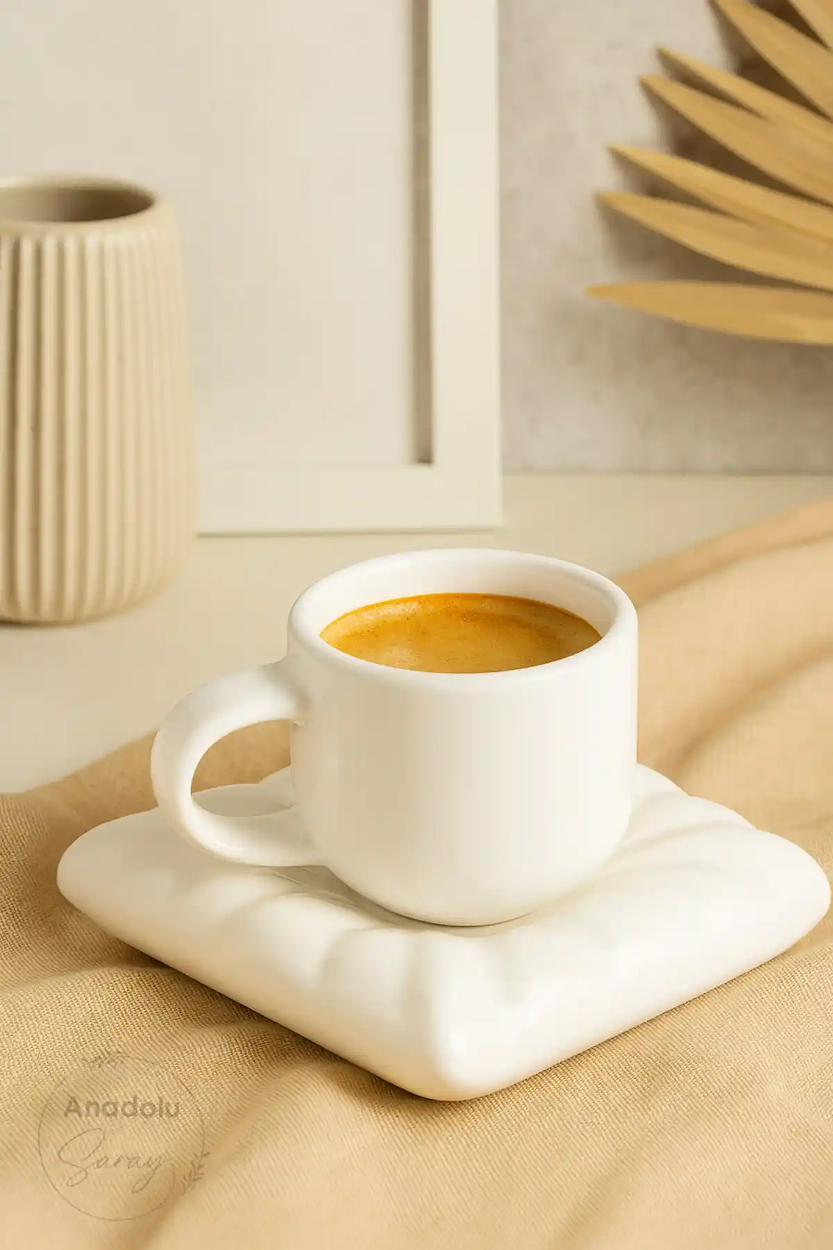 Anadolu Saray El Yapımı Seramik Beyaz Yastık Minder ve Türk Kahvesi Fincan Seti