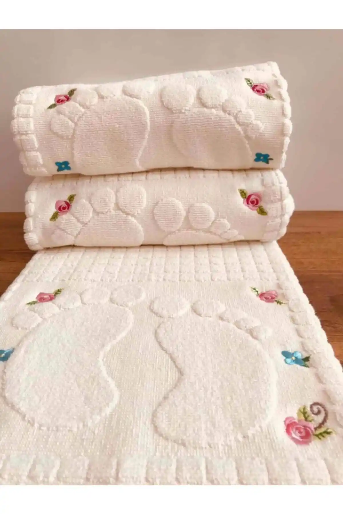Ayhanhome 3 Adet Krem Nakışlı Ayak Havlusu Seti - Şık ve Dayanıklı Pamuk Havlu