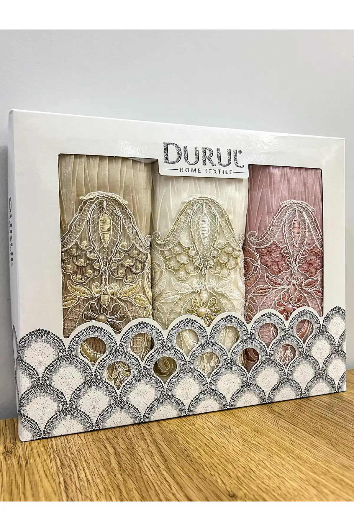 AYHANHOME 3'lü Fransız Güpür İşlemeli Kadife Yüz Havlusu Seti – Şık ve Konforlu Banyo Aksesuarları