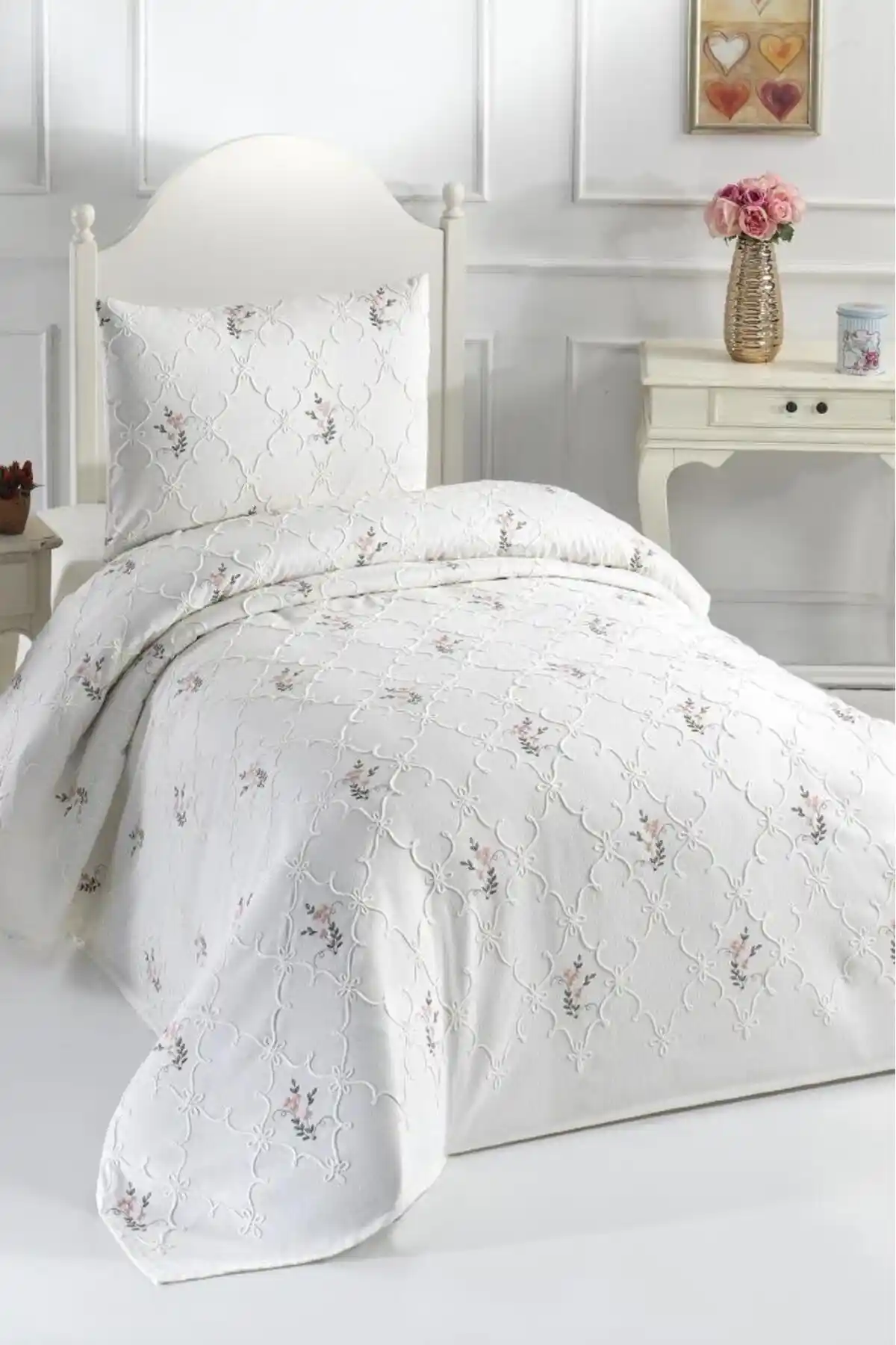 Çeyiz Diyarı Pinkrose Nakışlı Şönil Yatak Örtüsü ve Yastık Kılıfı Krem Renkli