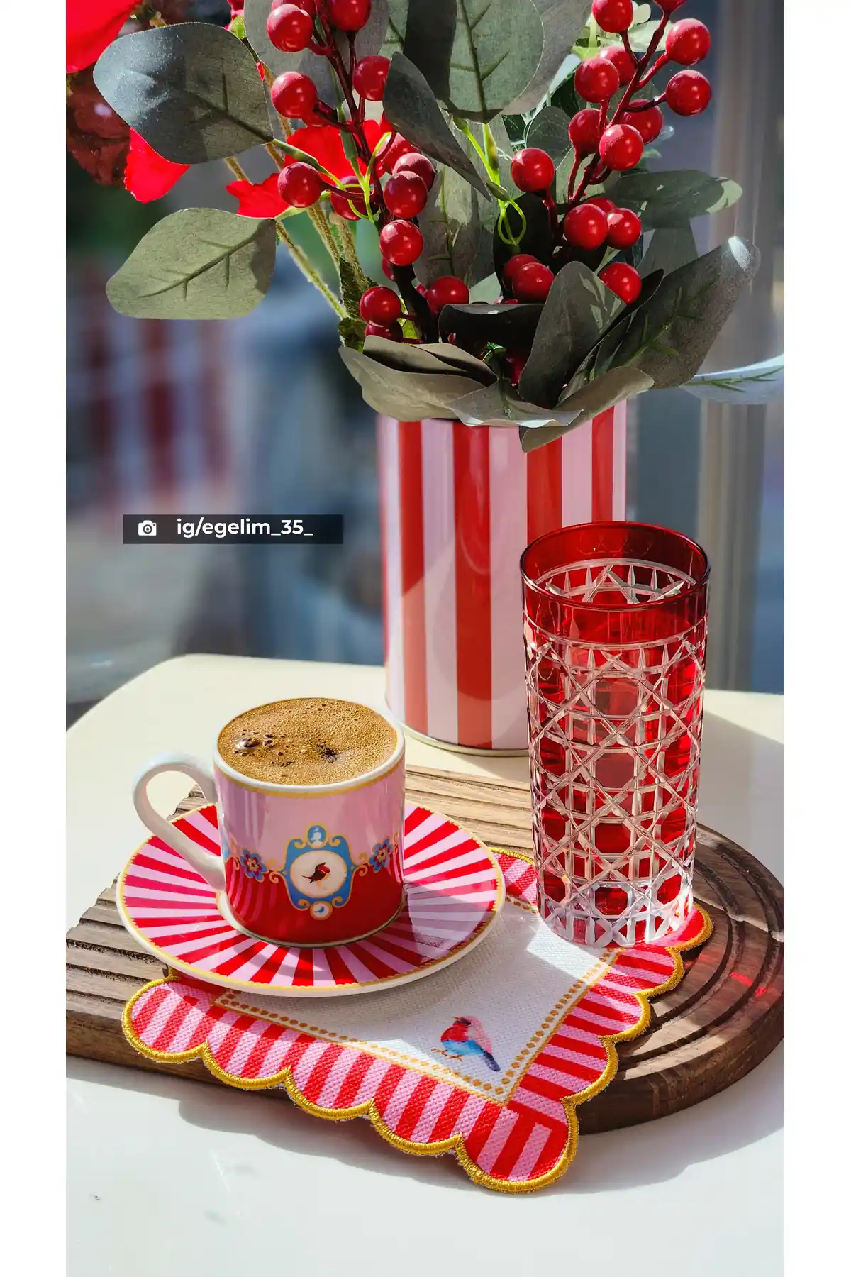 DECO Dekoratif Kuş Desenli Kokteyl Peçetesi: Şık ve Dayanıklı Masa Dekorasyon Ürünü