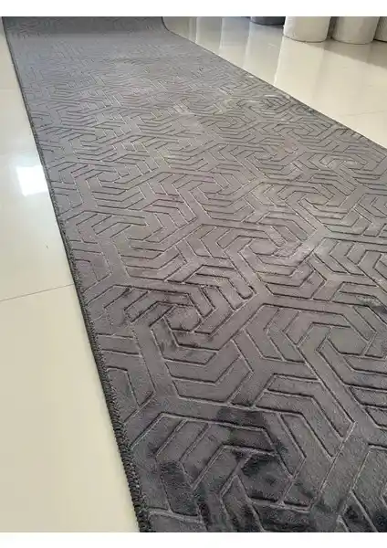 Dinarsu Armoni Kaymaz Tabanlı Modern Yolluk Halı ile Şıklık ve Güvenlik Artar