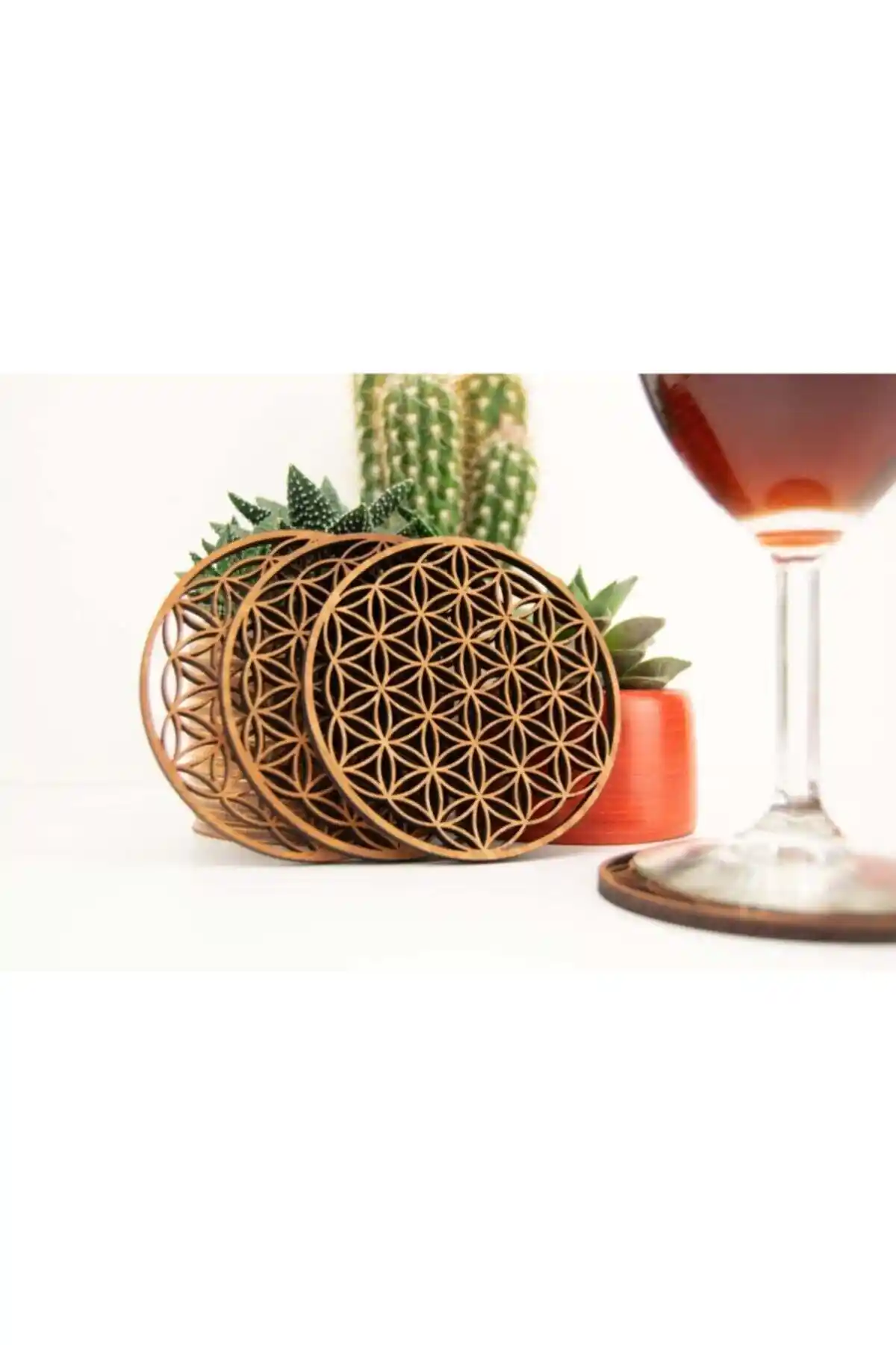 Doğal Ahşap Yaşam Çiçeği Bardak Altlığı Seti Estetik ve Dayanıklı Tasarım