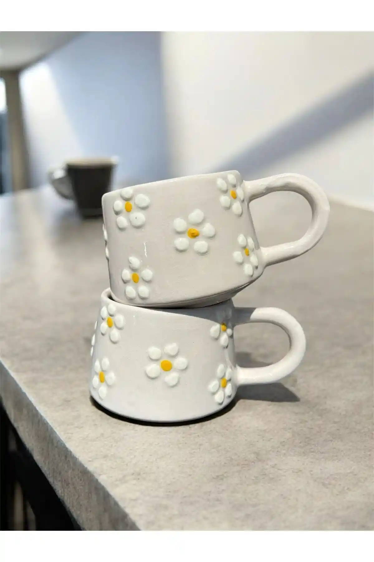 El Yapımı Papatya Desenli Seramik Kupa Seti Dayanıklı ve Şık Tasarım