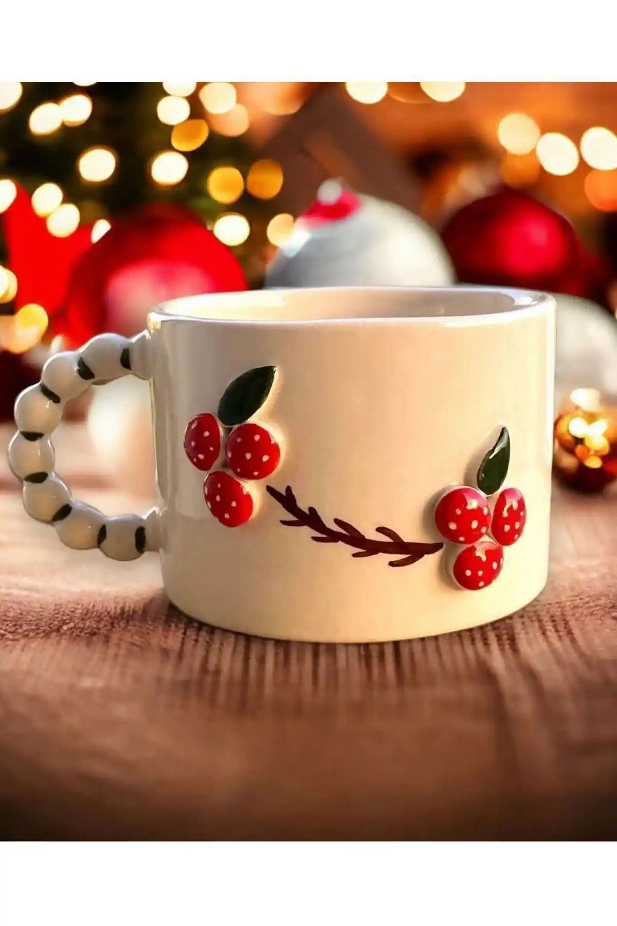 El Yapımı Seramik Kahve ve Çay Kupası Yılbaşı Temasıyla Zarif ve Özgün Tasarım