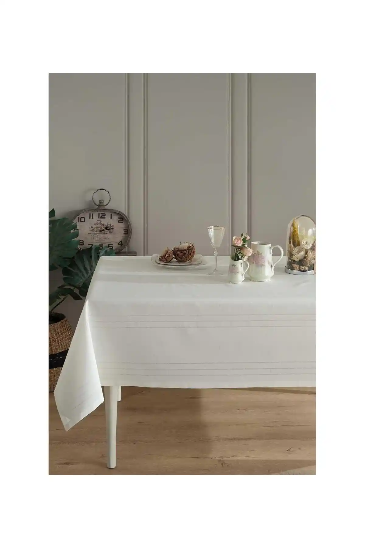 Erciyesceyiz Polyester Çizgili Masa Örtüsü 160x220 cm Şık ve Dayanıklı Tasarım