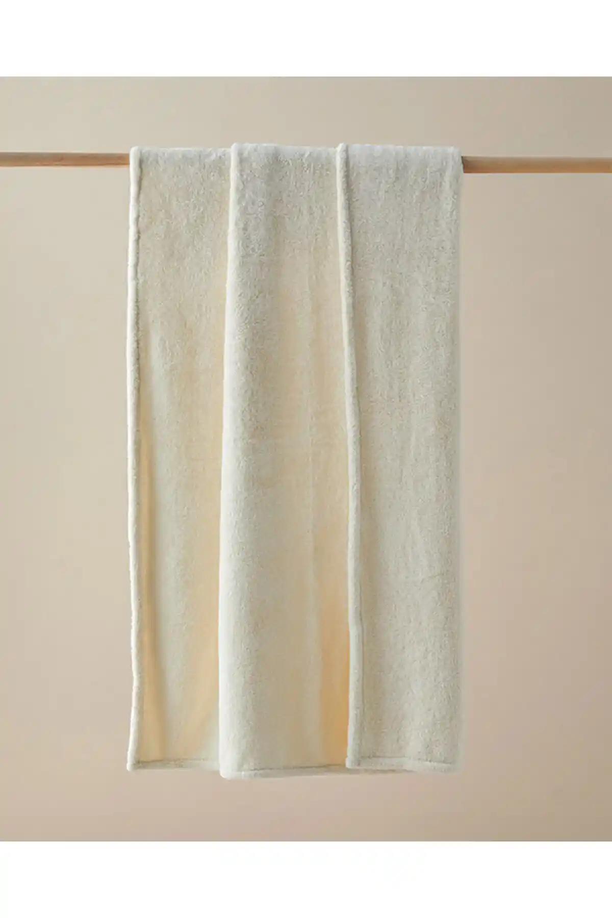 Ev Konforu'nun Şık ve Sıcak Tutucu TV Battaniyesi: Estetik ve Dayanıklı Tasarım