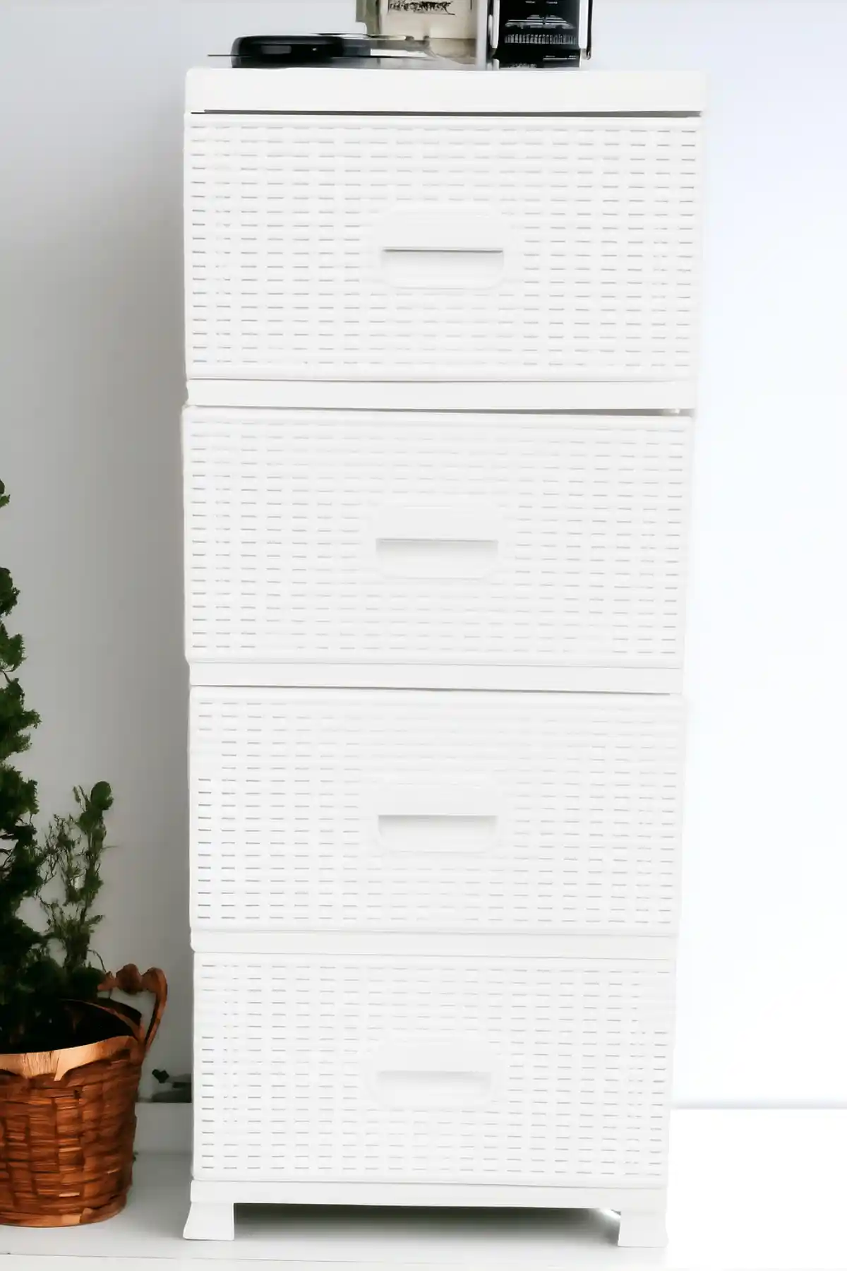 Ferah Plastik Beyaz Raddan Komodin: Modern Tasarım ve Çok Yönlü Kullanım Özellikleri