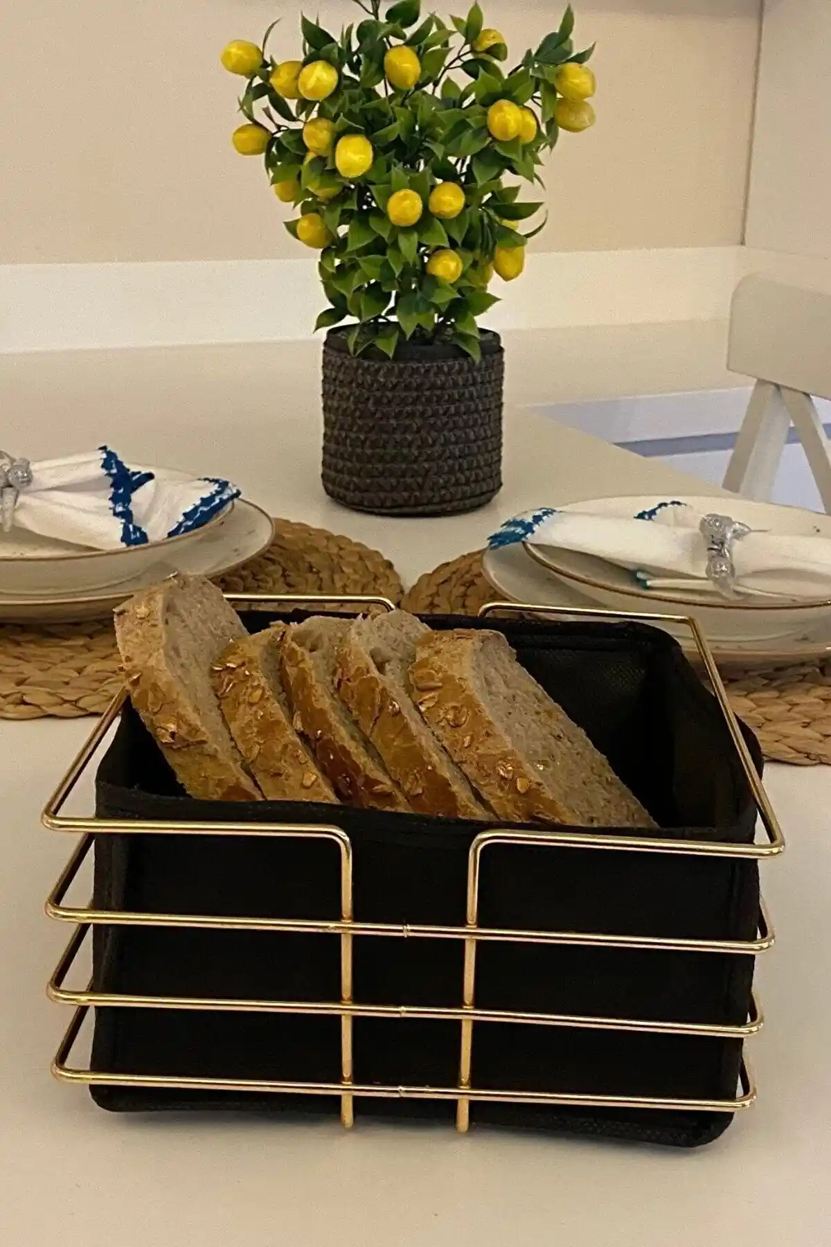 GELİNHOMES Kare Gold Metal Ekmeklik Modern ve Dayanıklı Mutfak Dekorasyonu İçin