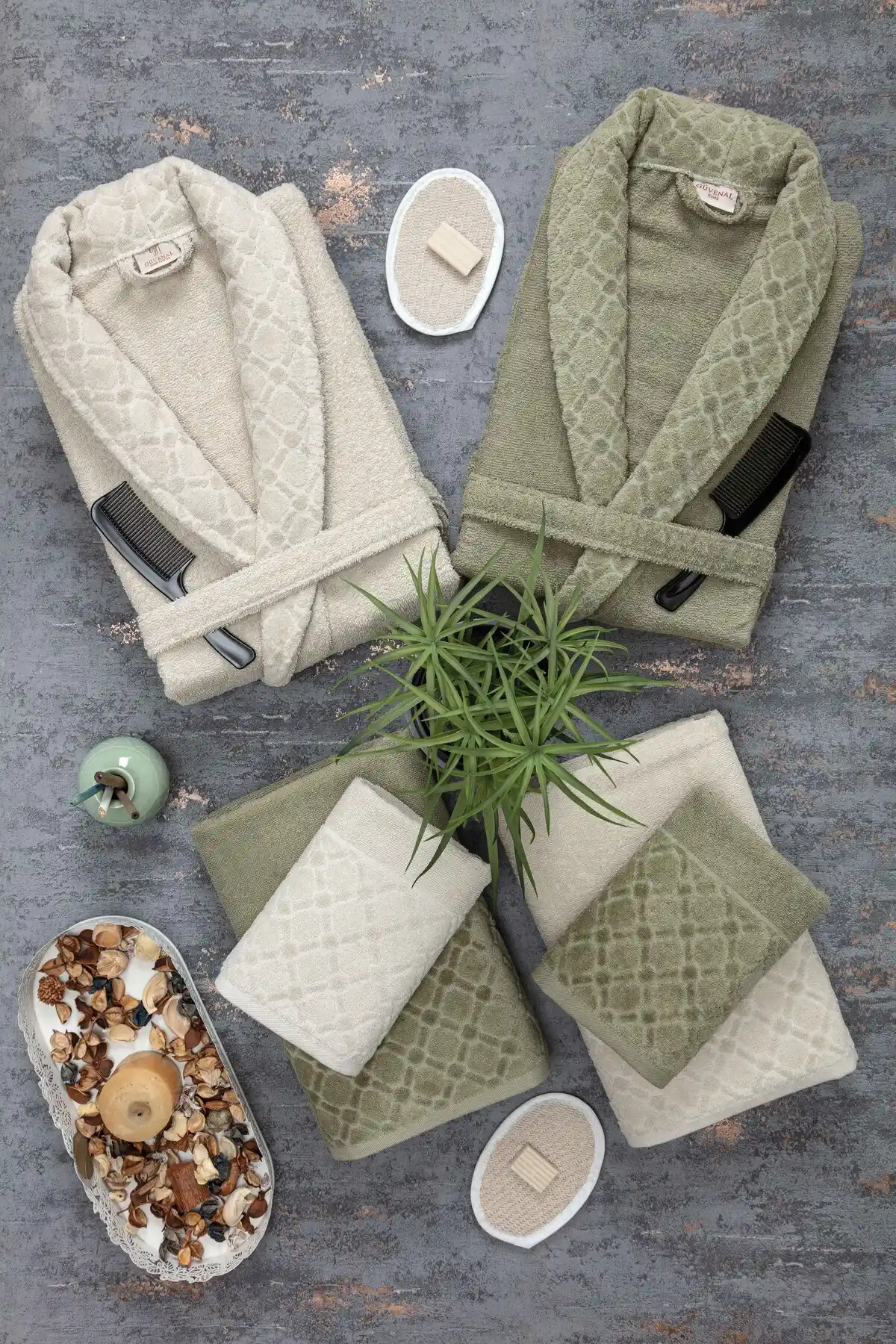 Güvenal Hayal 12 Parça Jakarlı Bornoz Takımı ile Evde Lüks ve Konfor Deneyimi