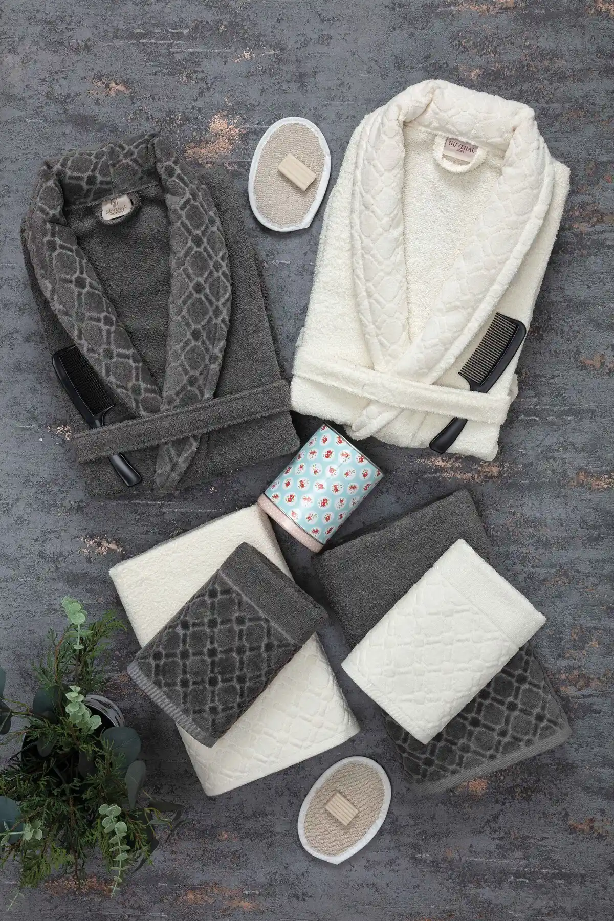 Güvenal Hayal 12 Parça Kutulu Jakarlı Bornoz Takımı Şık ve Konforlu Ev Kullanımı İçin