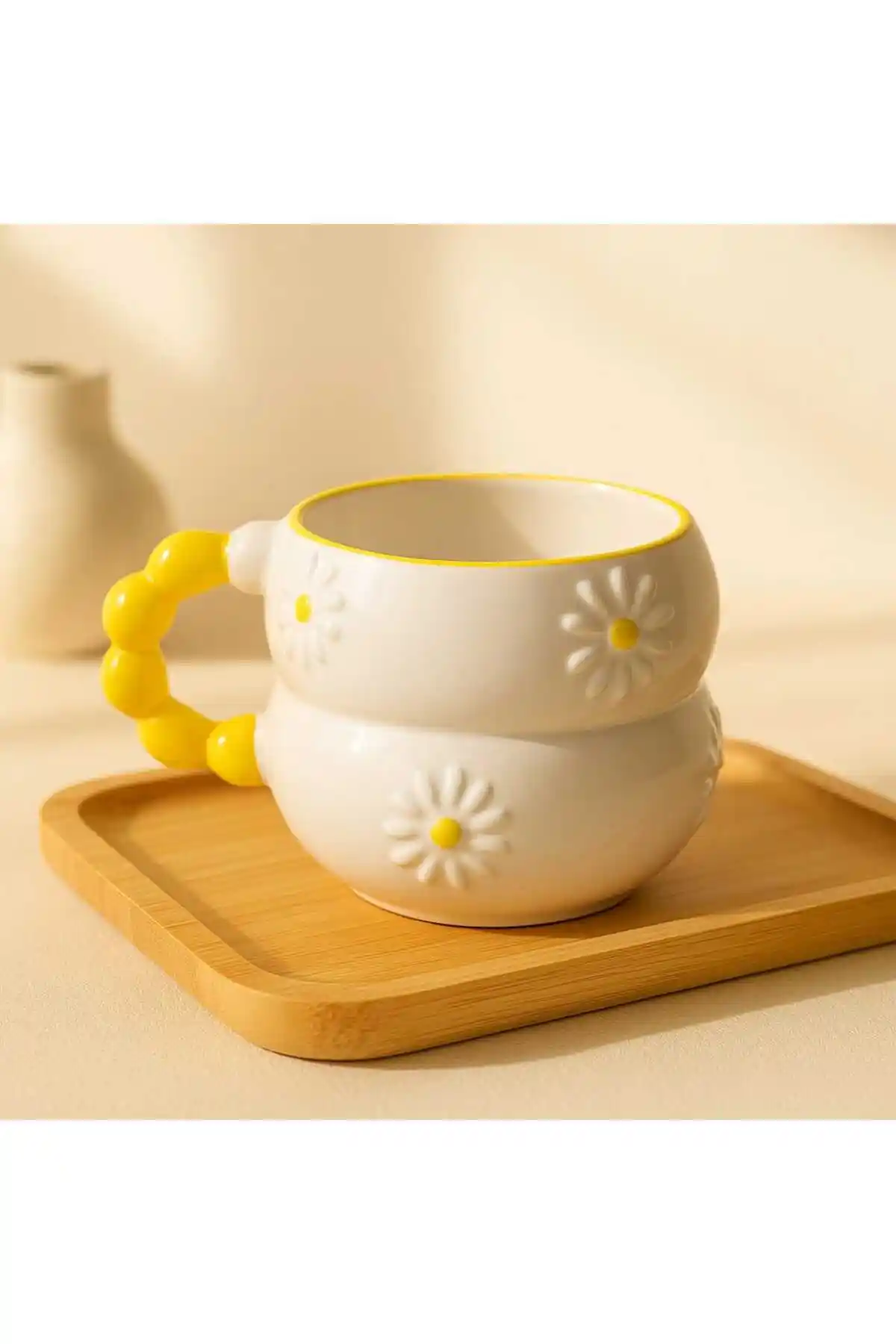 İZart Sarı Papatya Seramik Kupa El İşçiliği ve Dekoratif Tasarımıyla Öne Çıkıyor