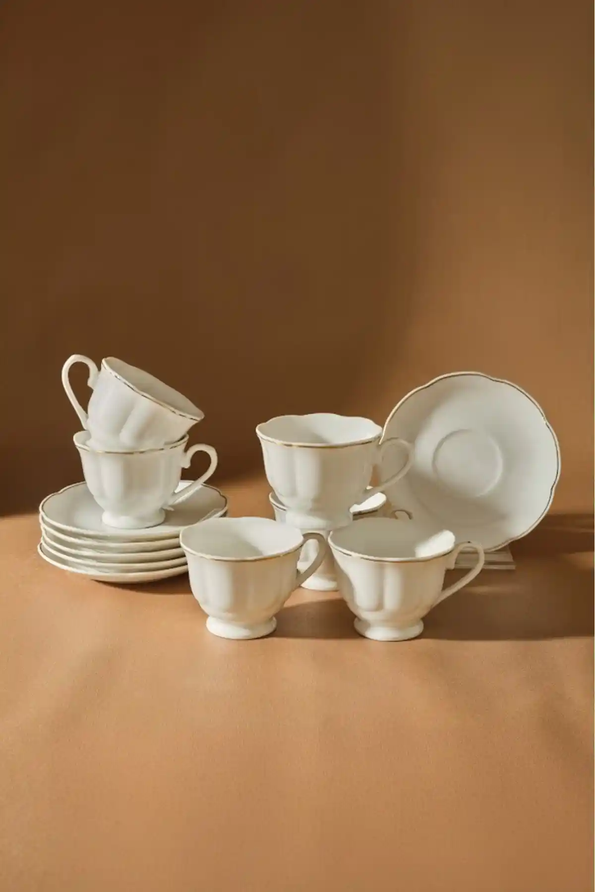 Karaca Çan 6 Kişilik Kahve Fincan Takımı Modern ve Şık Tasarımıyla Öne Çıkıyor