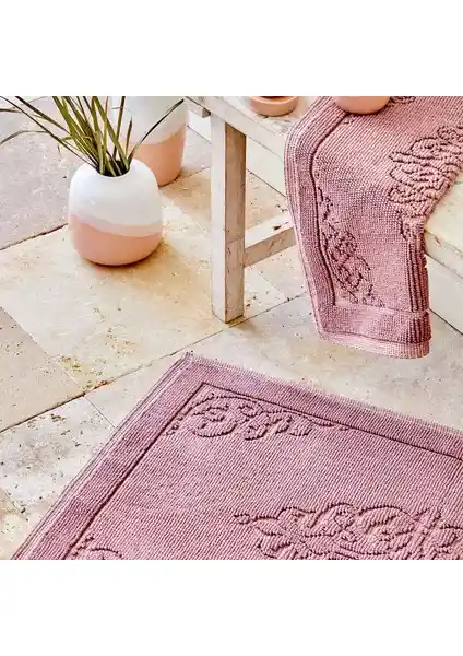 Karaca Home Milly Mürdüm 2'li Paspas Seti: Şık ve Pratik Ev Dekorasyonu İçin Ideal