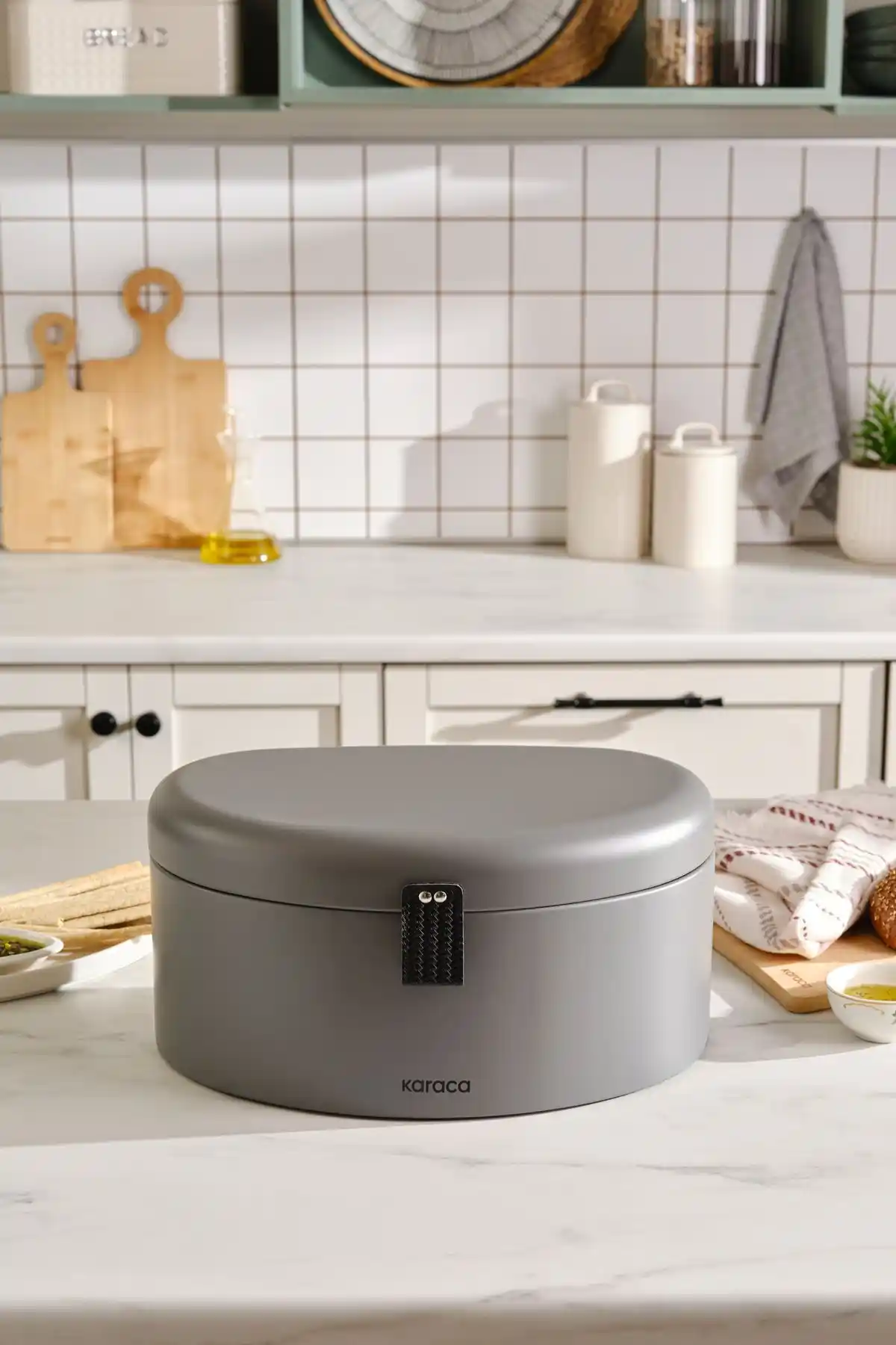 Karaca Mensa Gri Metal Ekmek Kutusu Modern ve Dayıklı Tasarımıyla Mutfaklara Şıklık Katar