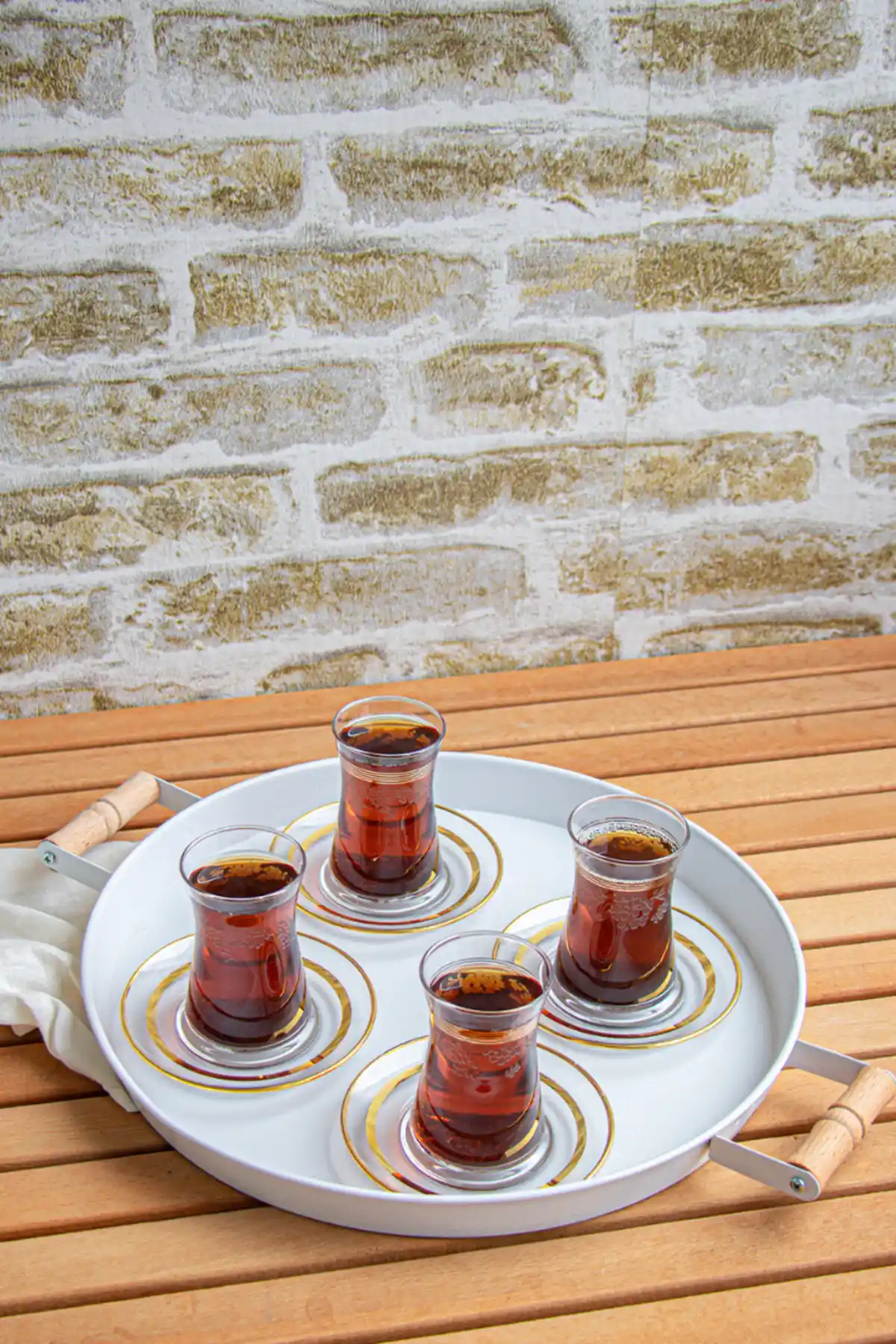 Kitchen Trend 30 Cm Ahşap Kulplu Metal Tepsi: Şık ve Dayanıklı Servis Çözümü