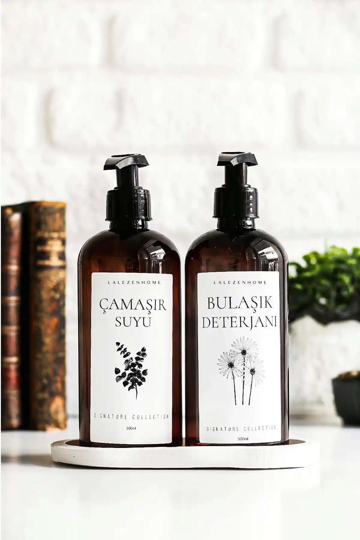 LALEZEN HOME Beyaz Stantlı Çiçekli Temizlik Şişesi Pratik ve Estetik Tasarımıyla Mutfakta Kullanım Kolaylığı