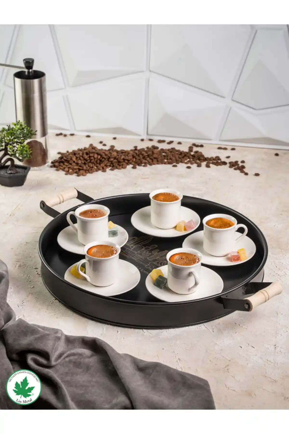 Lin Metal 37cm Ahşap Kulplu Siyah Metal Tepsi: Modern ve Dayanıklı Sunum Çözümü