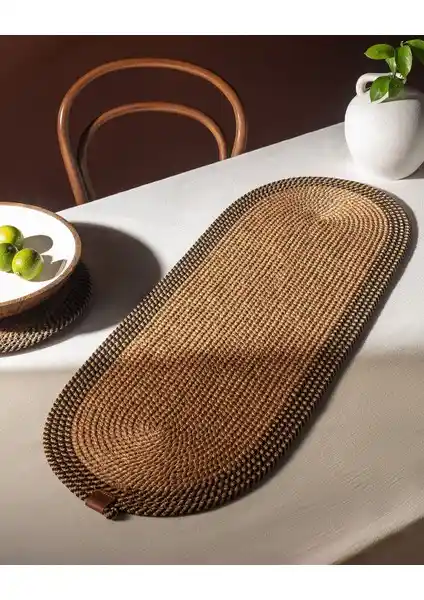 Madame Coco Alsace Masa Runner Naturel ve Siyah Renk Seçenekleriyle Şıklık ve Dayanıklılık