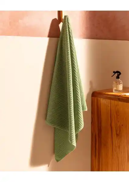 Madame Coco Carla Banyo Havlusu: Şık ve Fonksiyonel Yüksek Kalite Havlu