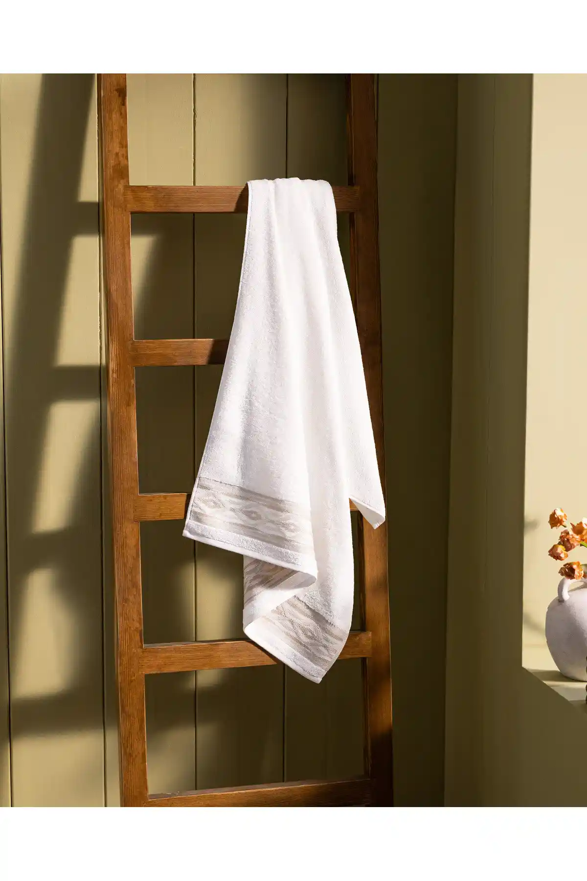 Madame Coco Daine Banyo Havlusu: Yüksek Kalite ve Şıklık Bir Arada