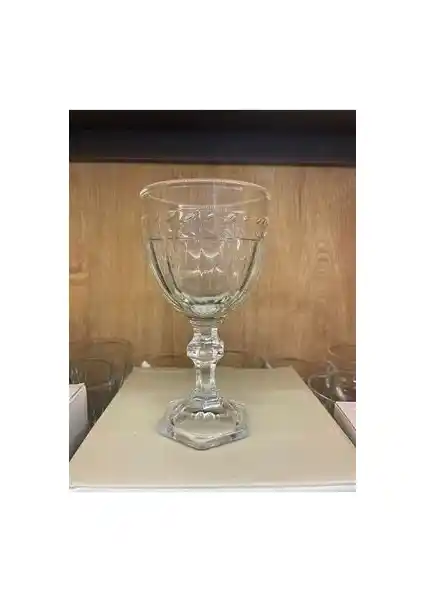 Madame Coco Medeline 4'lü Şeffaf Cam Desenli Kadeh Takımı Şıklık ve Fonksiyonellik Sunar