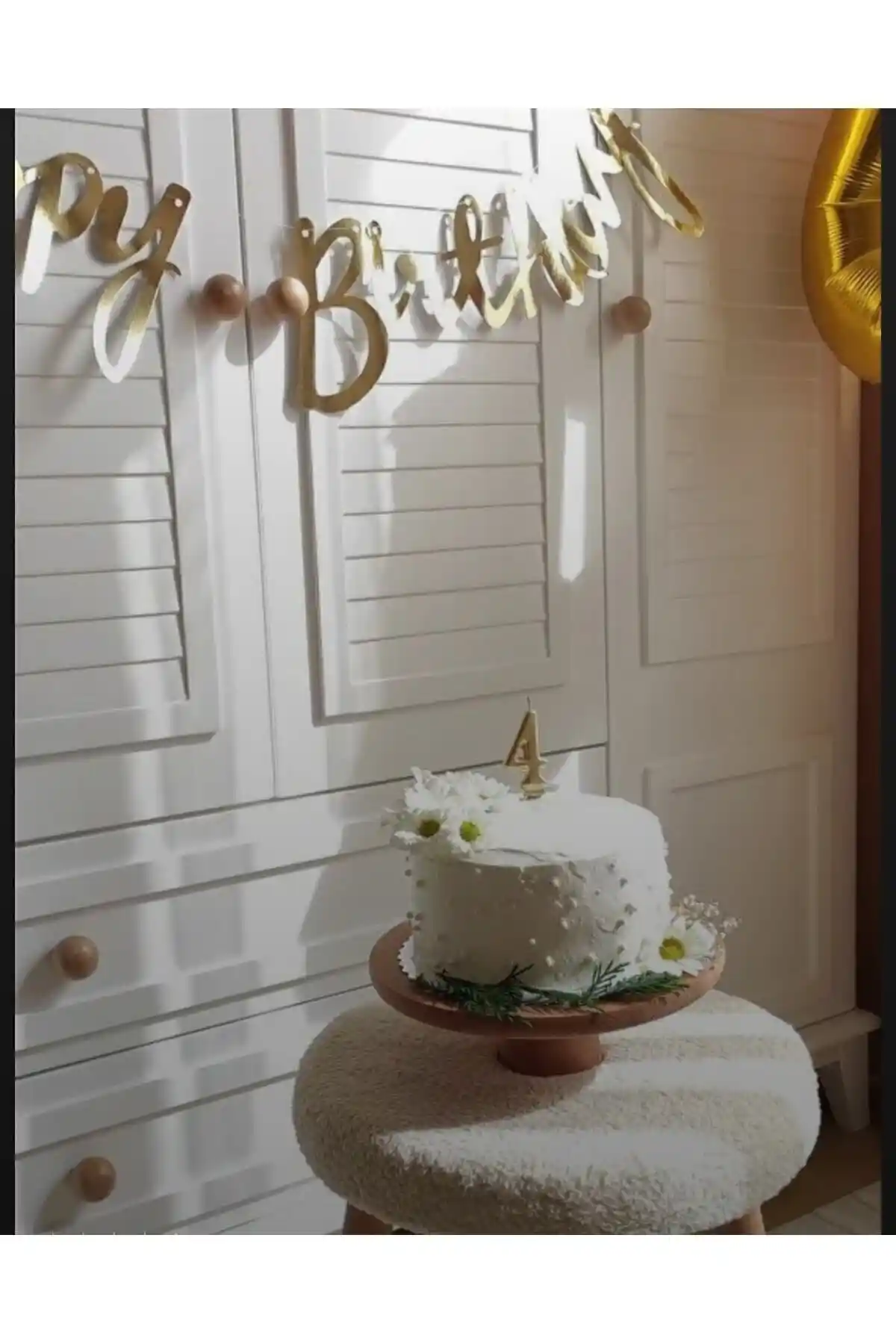 Modern Çok Renkli Ahşap Sunum Standı 24x24 cm, Şık ve Dayanıklı Tasarım