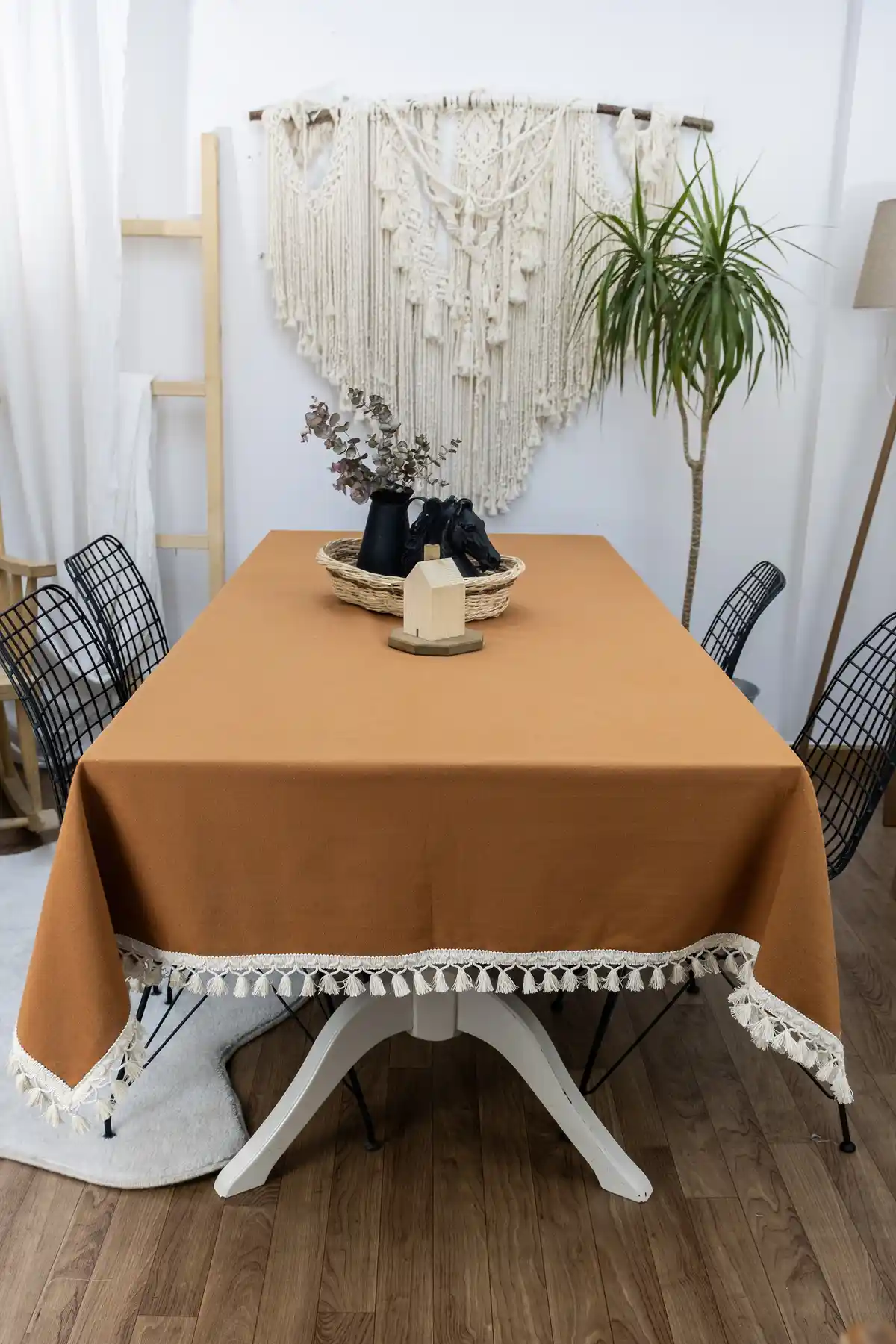 NDC HOME Kiremit Tarçın Renk Keten Masa Örtüsü Şık ve Dayanıklı Tasarım Özellikleri