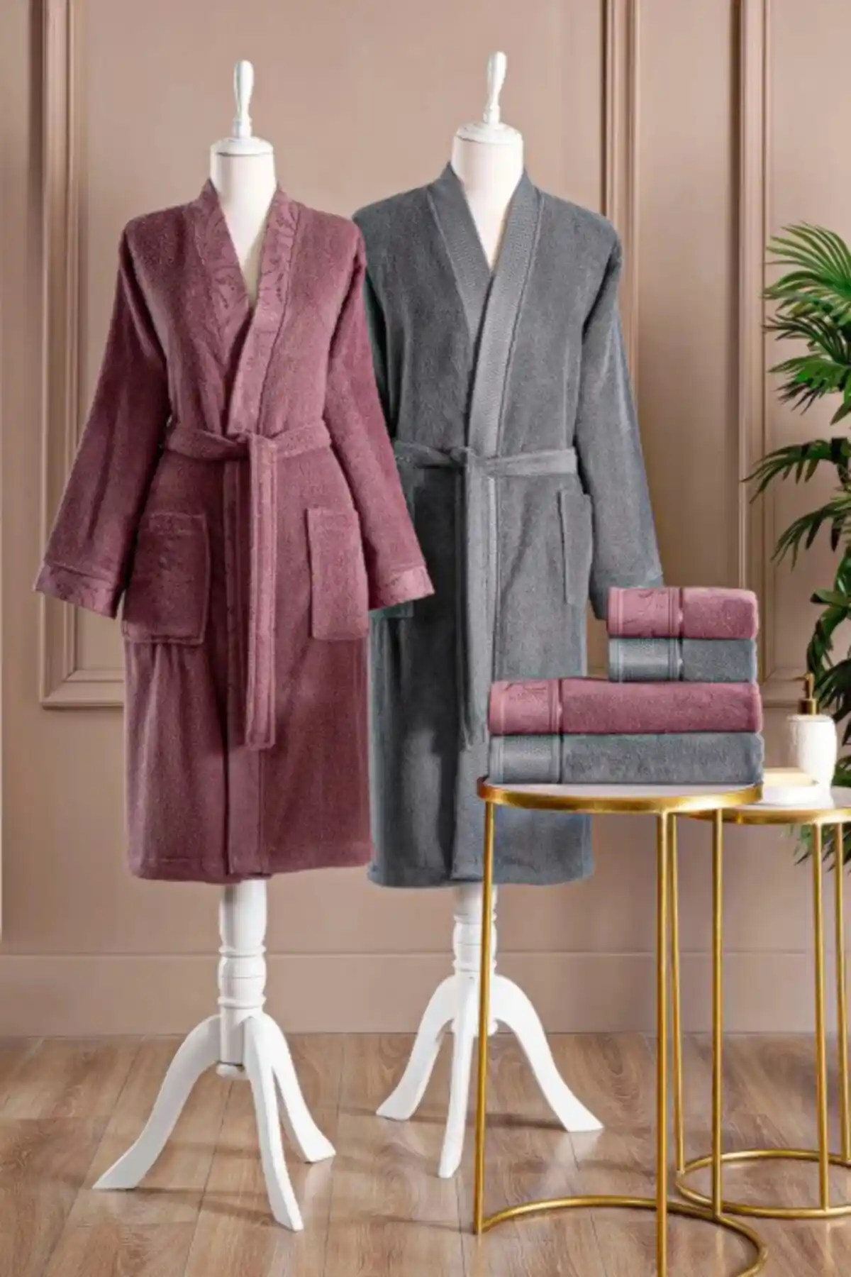 Özdilek Ditsy Aile Bornoz Seti: Yüksek Kalite ve Şıklık Sunan Konforlu Banyo Ürünü