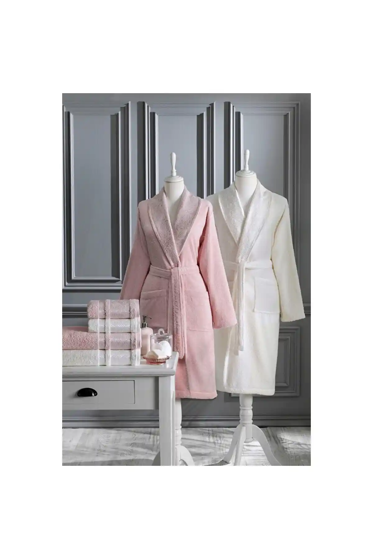 Özdilek Dory Aile Bornoz Takımı: Konfor ve Şıklık Sunan 7 Parçalık Set