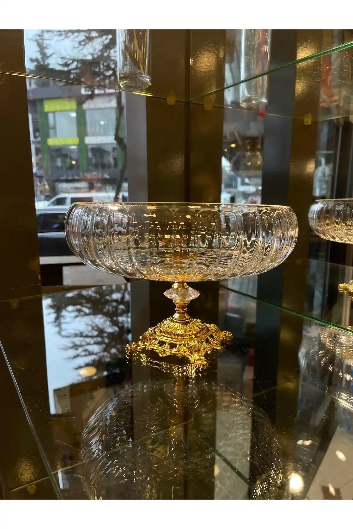 Paşabahçe Lotus Kristal 24 Cm Kesme Dekor Gold Ayak Salata Kasesi Özellikleri ve Kullanım İpuçları