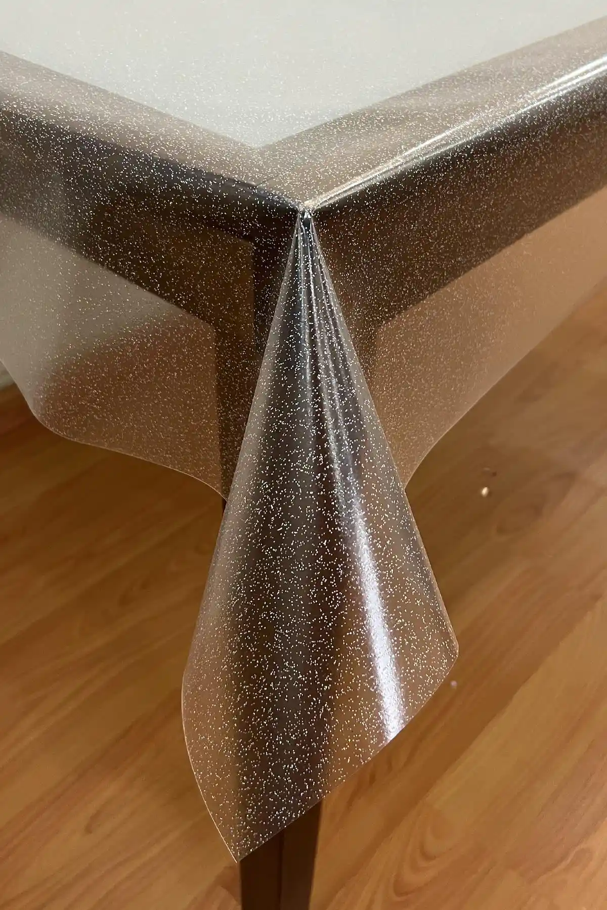 Pimula Home PVC Simli Şeffaf Masa Örtüsü: Dayanıklı ve Estetik Masa Koruyucu