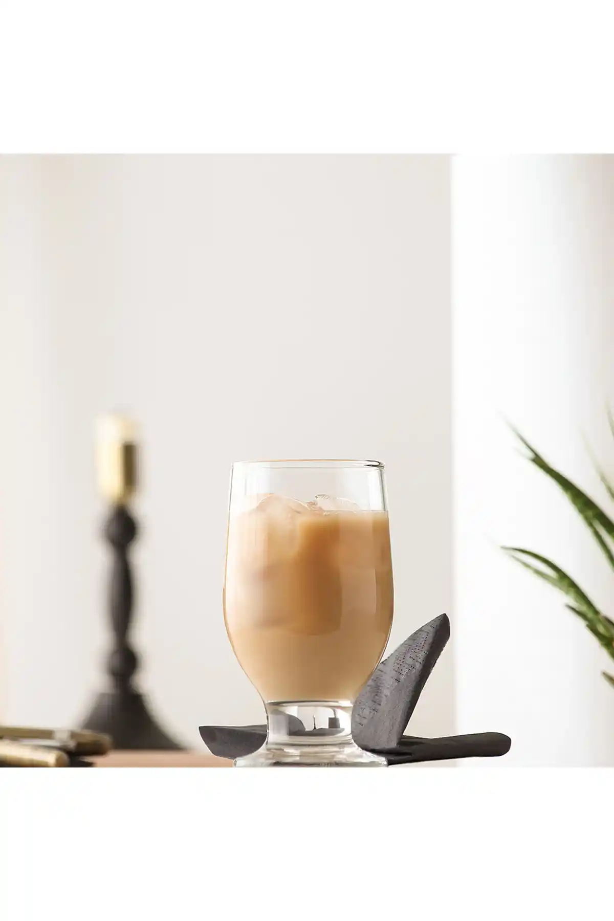 Rena Cam Meşrubat Bardağı 6'lı Seti: Estetik ve Fonksiyonellik Bir Arada