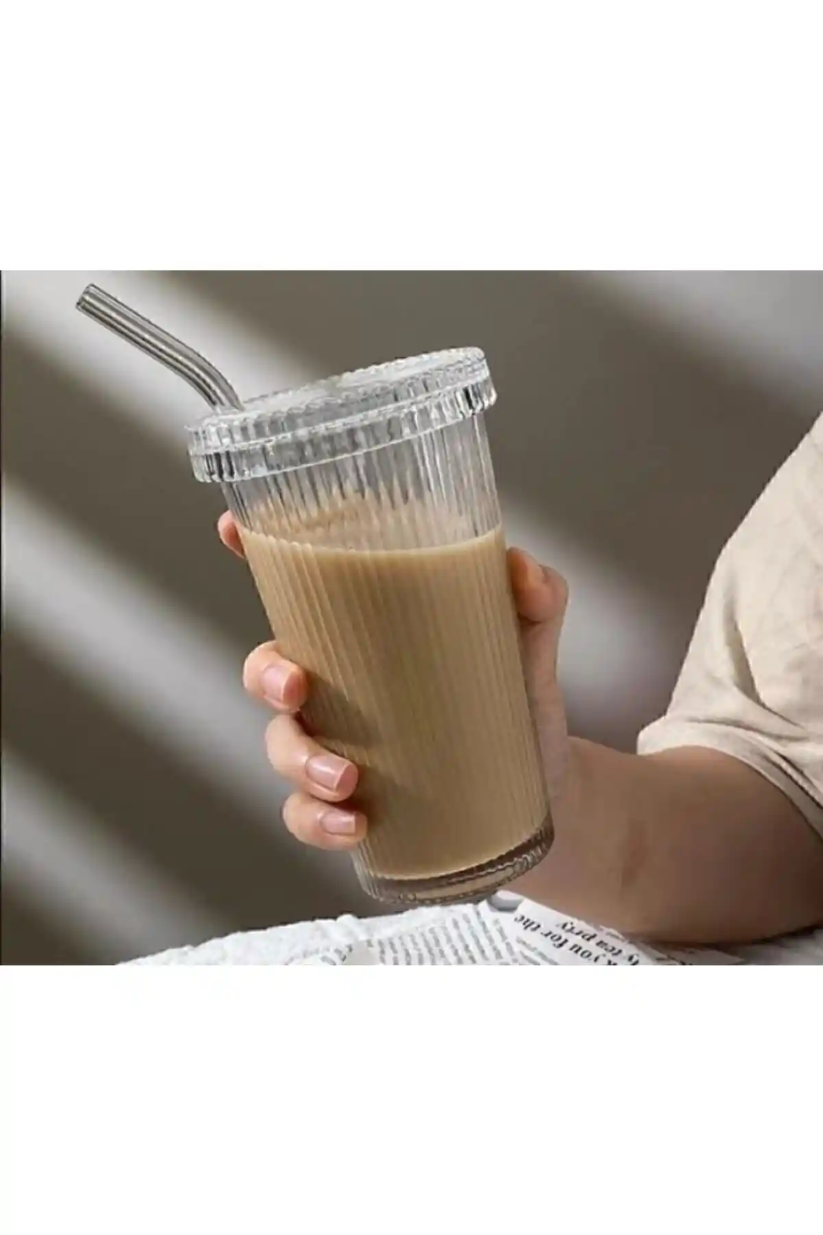 Şeritli Bardak: Modern Tasarım ve Sağlıklı Malzemeyle Şık İçecek Sunumu