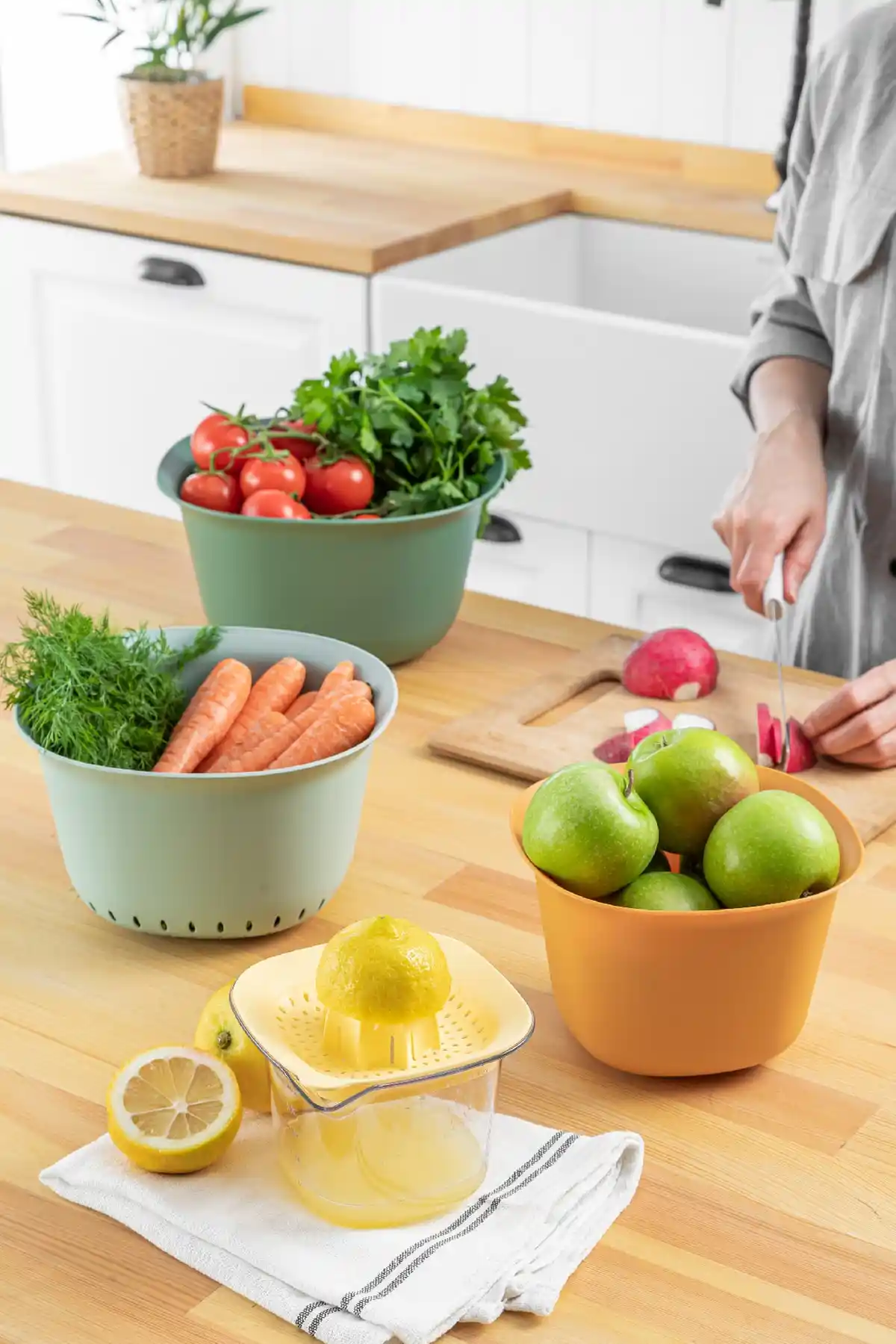 Vienev 5'li Chef Karıştırma Kasesi ve Süzgeç Seti: Fonksiyonel ve Estetik Mutfak Gereçleri