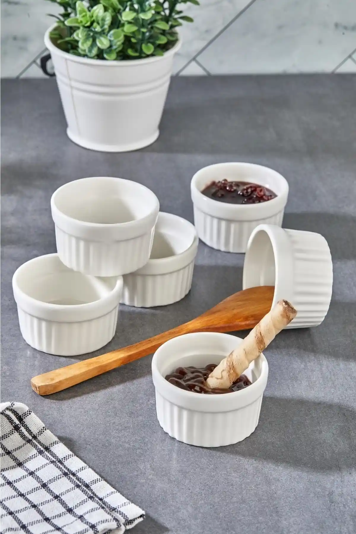 Wonder Cooker 6'lı Porselen Servis Seti Modern Tasarım ve Dayanıklılık Sunar