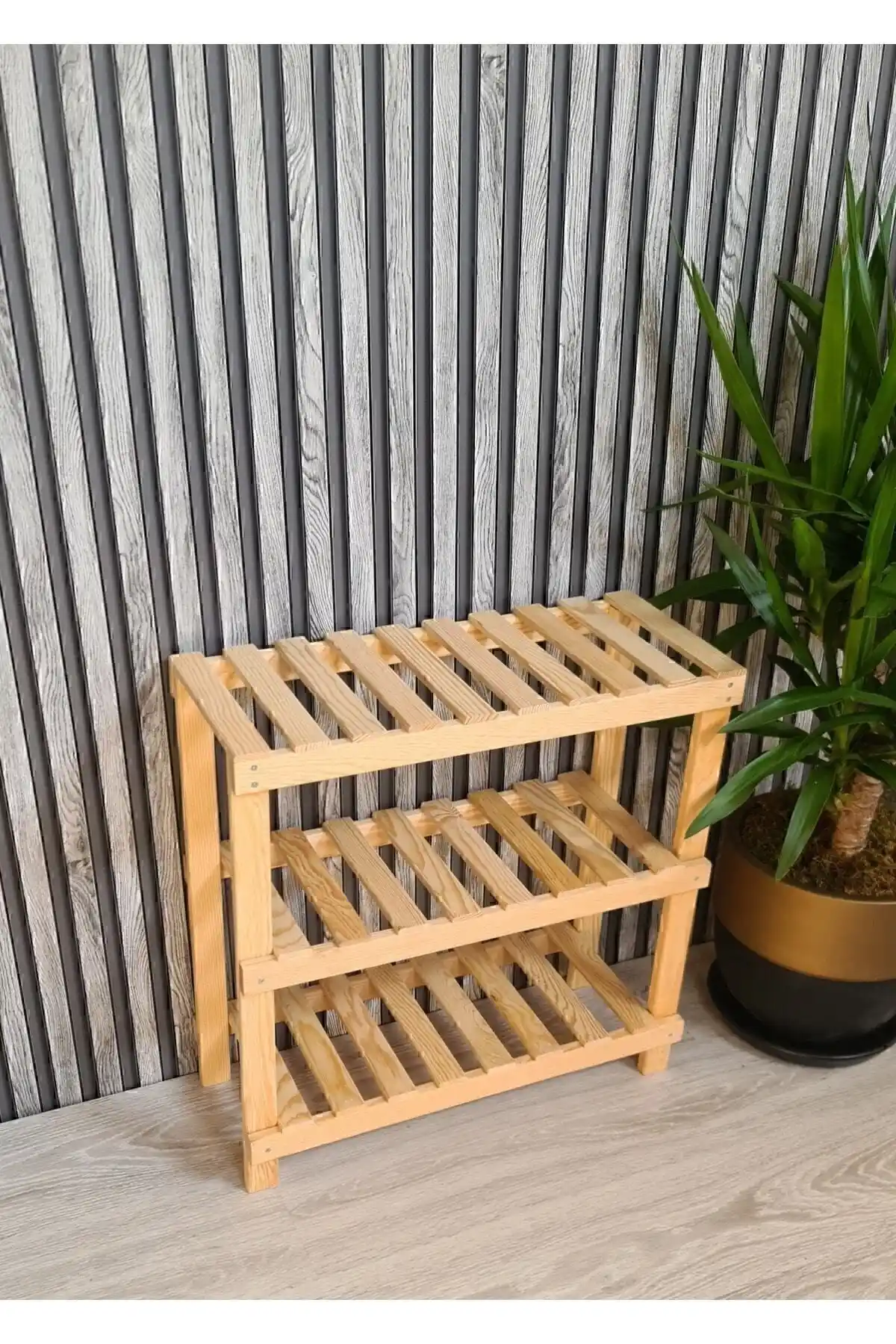 Wood's doğal ahşap ayakkabılık modern tasarım ve dayanıklılık sunar