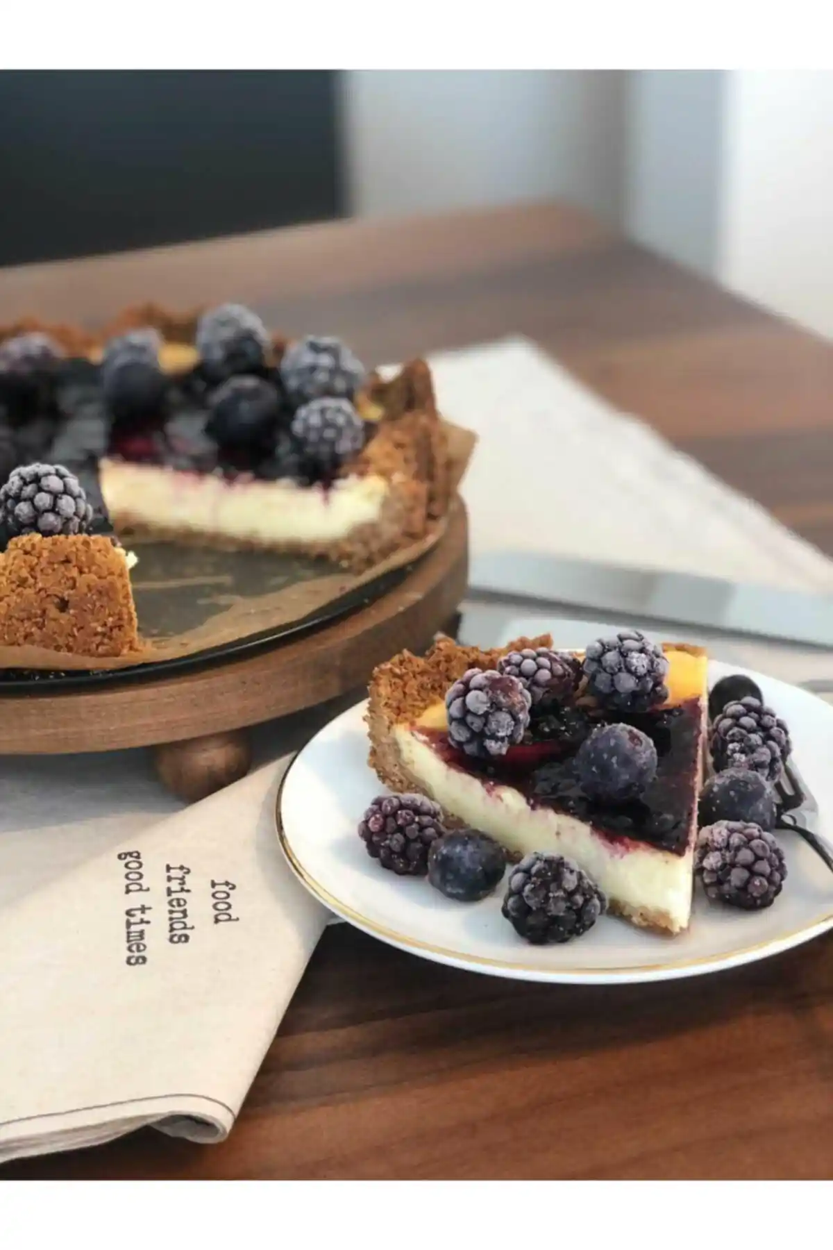 WoodRetro Top Ayaklı Ahşap Sunumluk - Şık ve Dayanıklı Sofra Aksesuarı