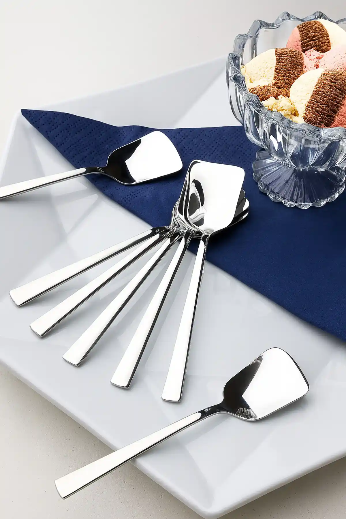 WuuQ Lüx 6'lı Tatlı ve Dondurma Kaşığı Seti Modern Tasarım ve Dayanıklılık Sunar