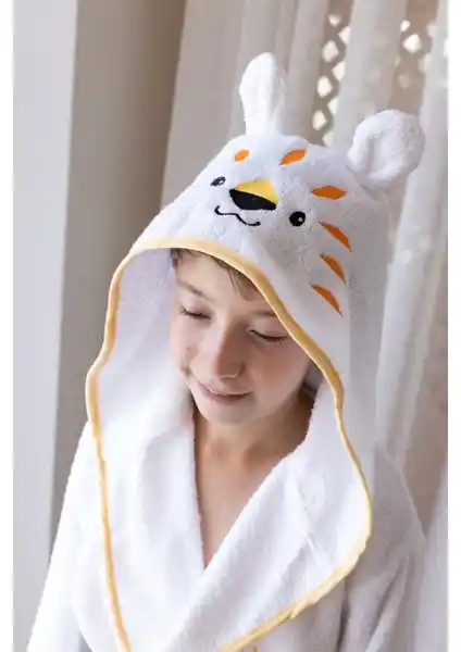 Zengin Home Kapüşonlu Çocuk Bornozu: Sıcak ve Sevimli Kış Giyim Seçeneği