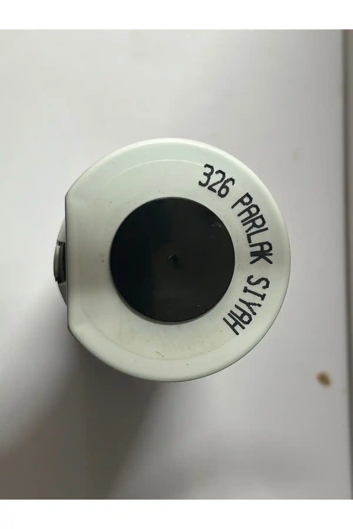 Akçalı Sprey Boya 400 Ml Parlak Siyah Yüksek Kapatıcılık ve Dayanıklılık Sağlayan Boya