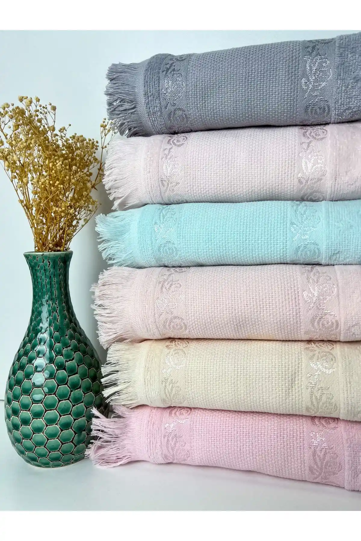 AYHANHOME ve Fiesta Etamin Havlu Karşılaştırması: Malzeme, Tasarım ve Kullanım Özellikleri