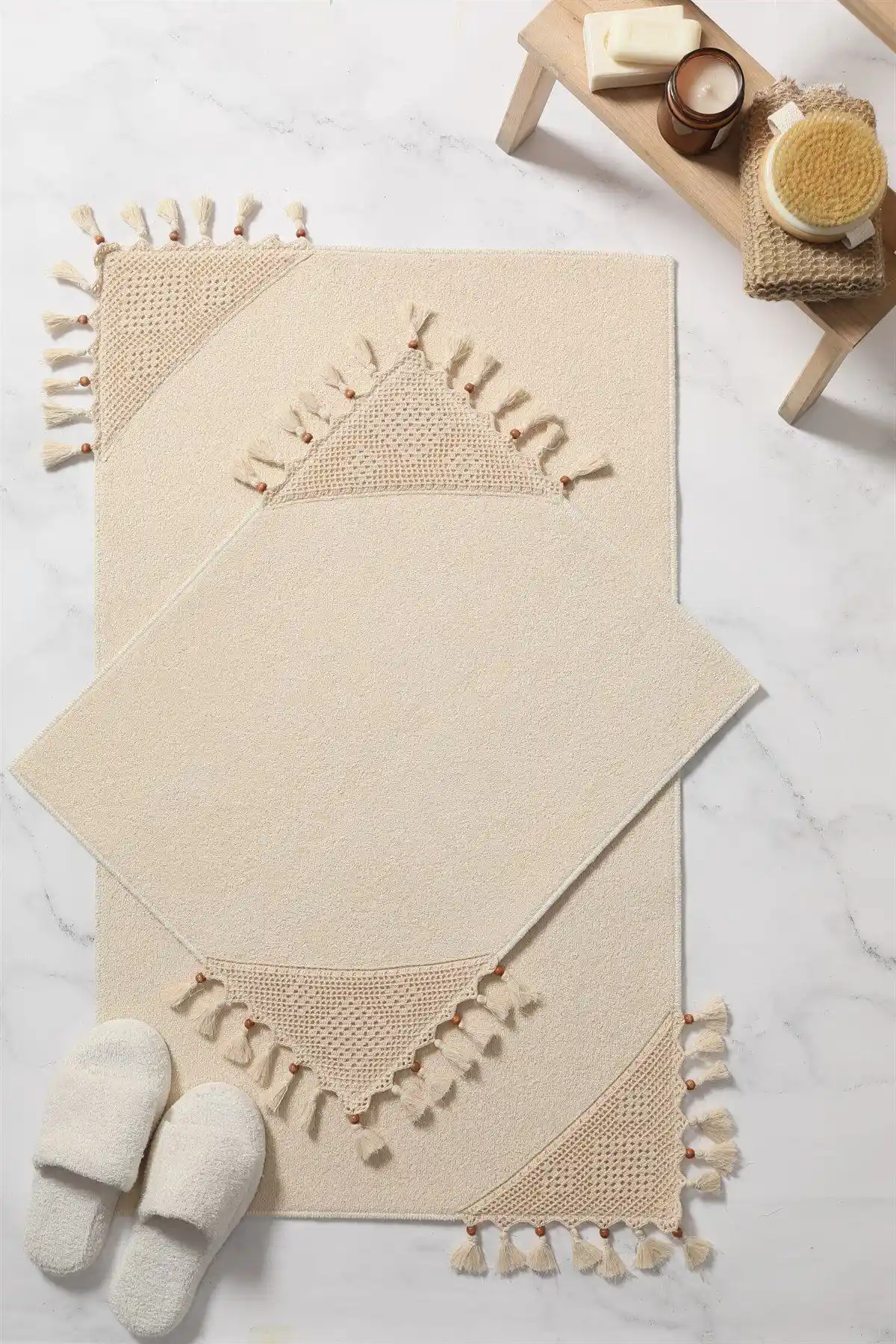 Banyo Paspası Seçimi: Favora Egebella ve Pilloveland Ürünlerinin Karşılaştırması