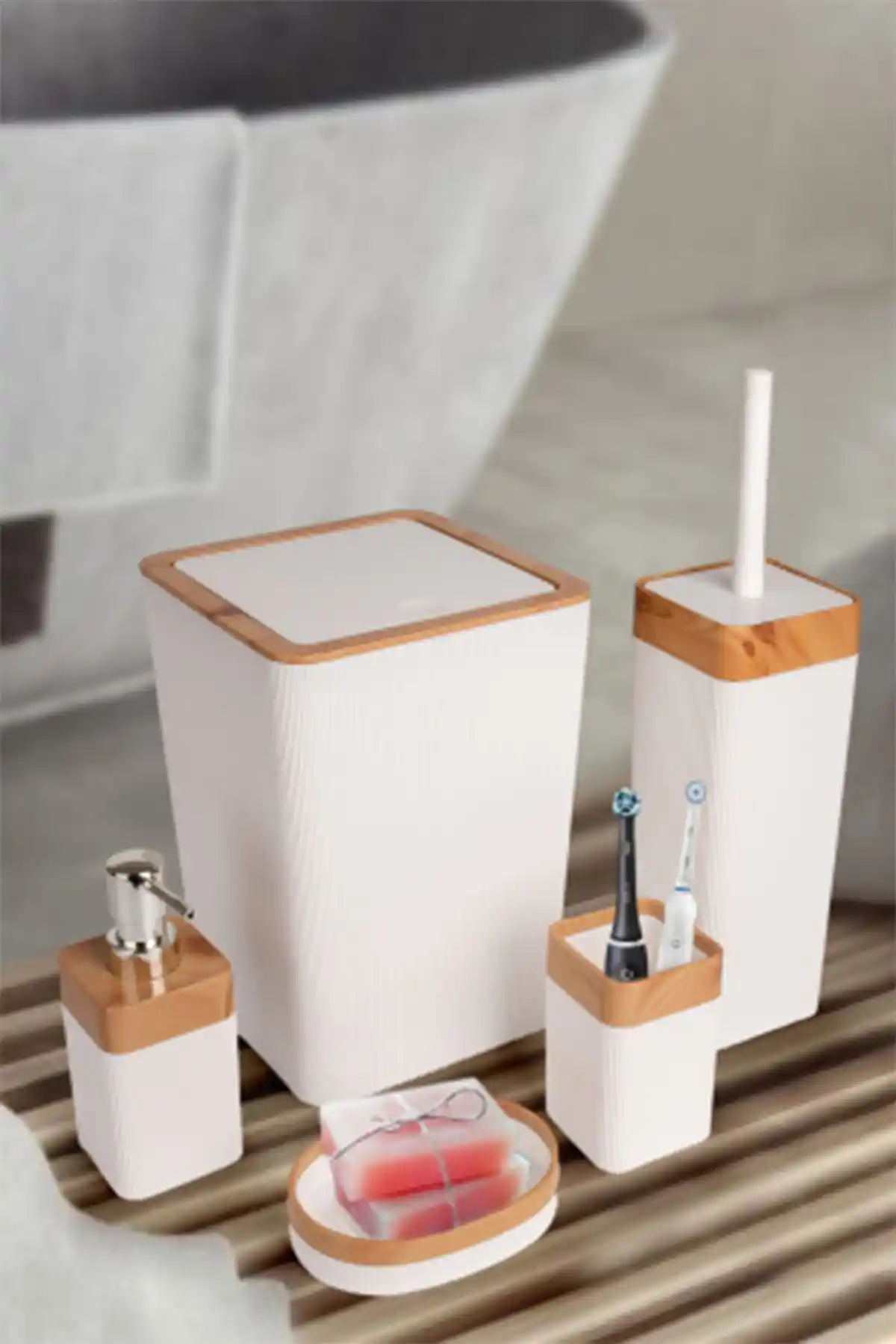 Banyo Setleri Karşılaştırması: Still Rattan ve Limpia Bambu Tasarımları