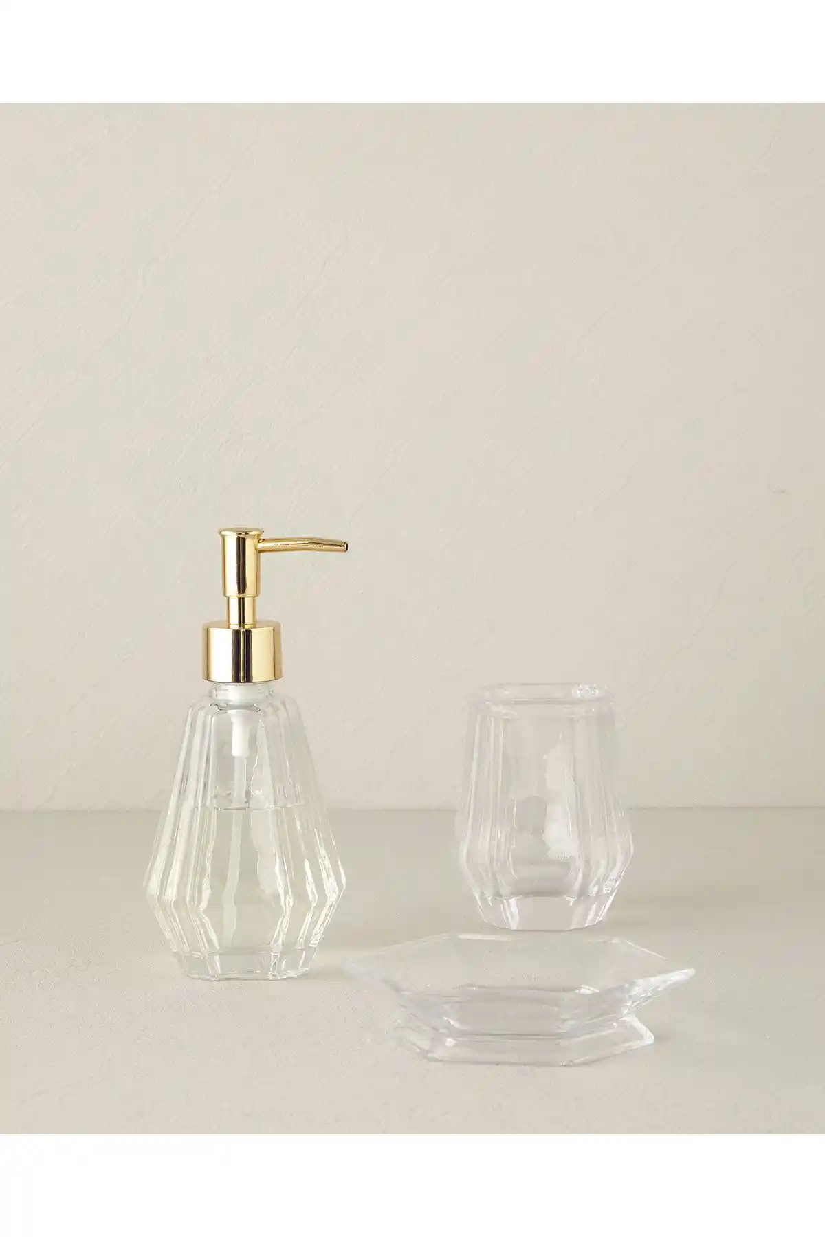 Cam Sabunluk ve Banyo Setleri Karşılaştırması: Estetik ve Fonksiyonellik Analizi