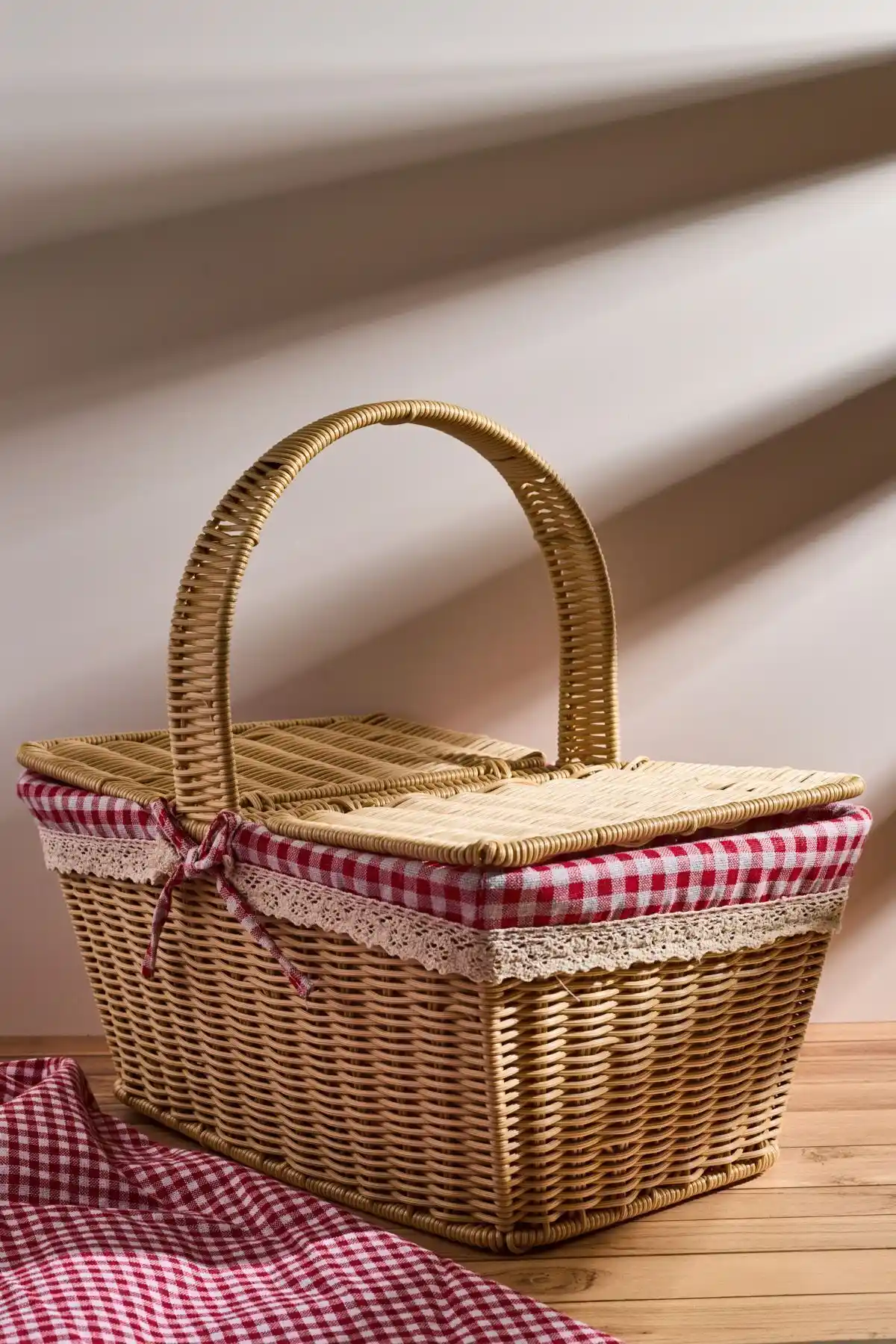 Doğal Hasır Dikdörtgen Piknik Sepeti: Şık ve İşlevsel Açık Hava Gereçleri