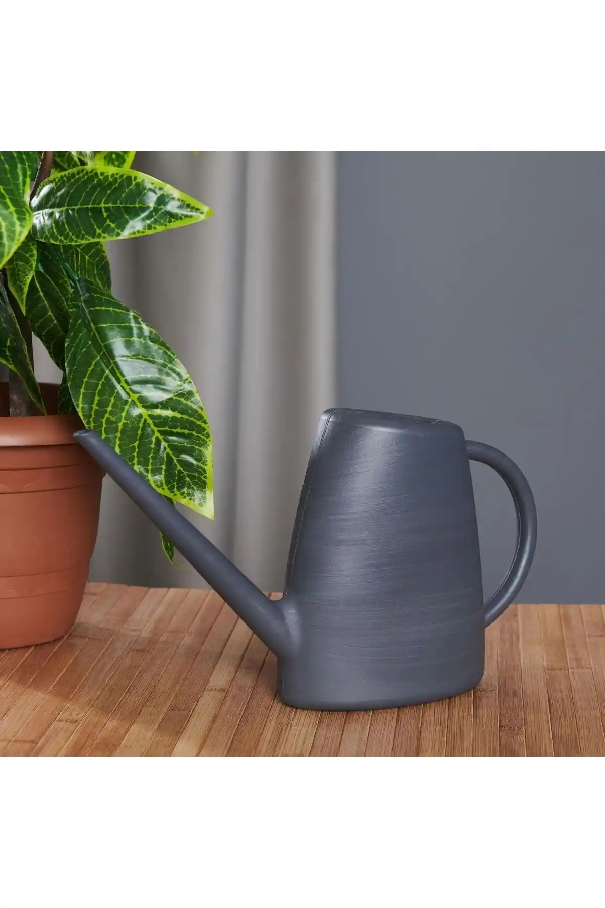 Genel Markalar Antrasit Renkli Çiçek Sulama Kabı 18x7x30 cm, Pratik ve Estetik Kullanım
